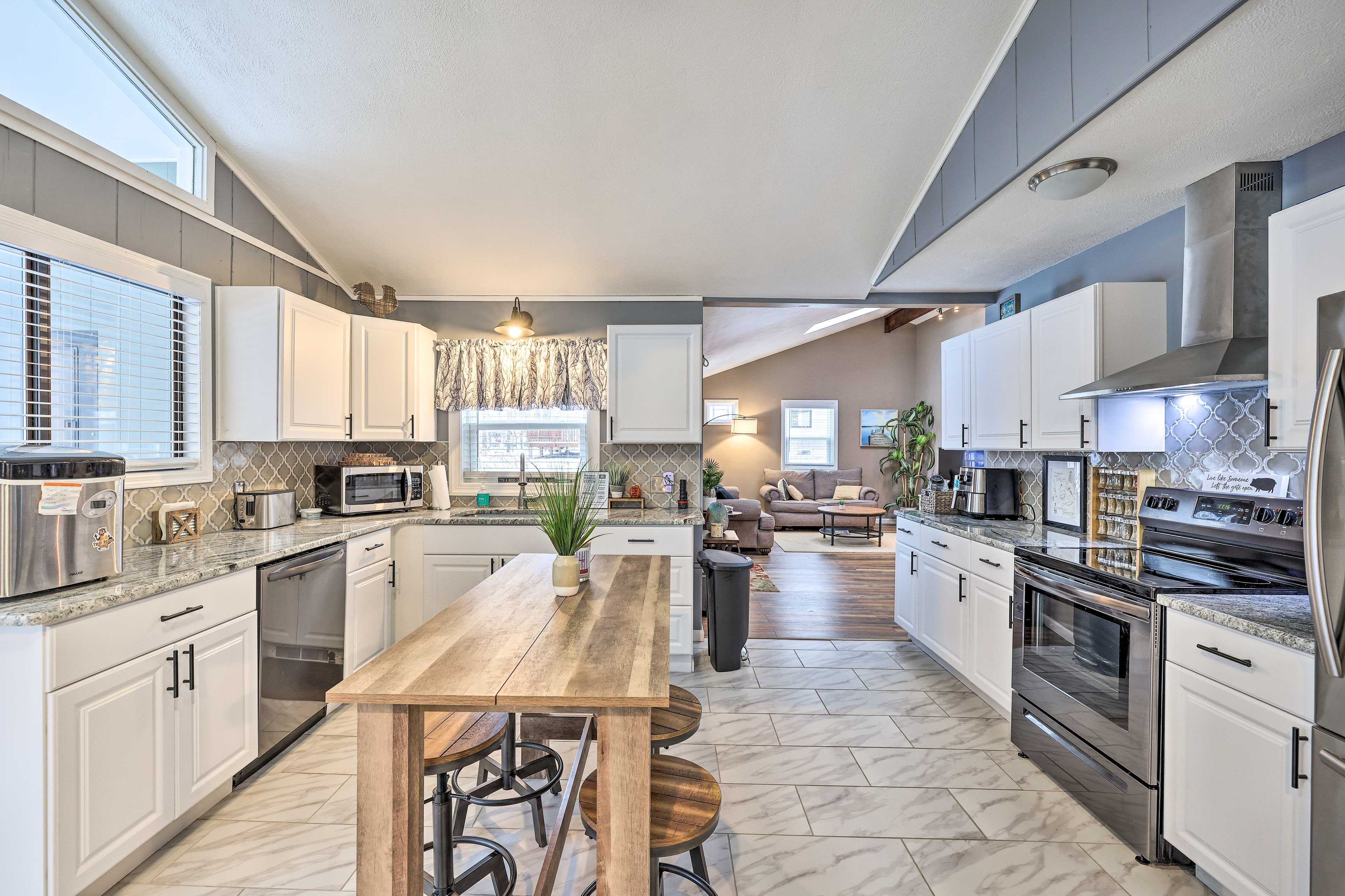 Kitchen | Fully Equipped | Complimentary Spices | Blender