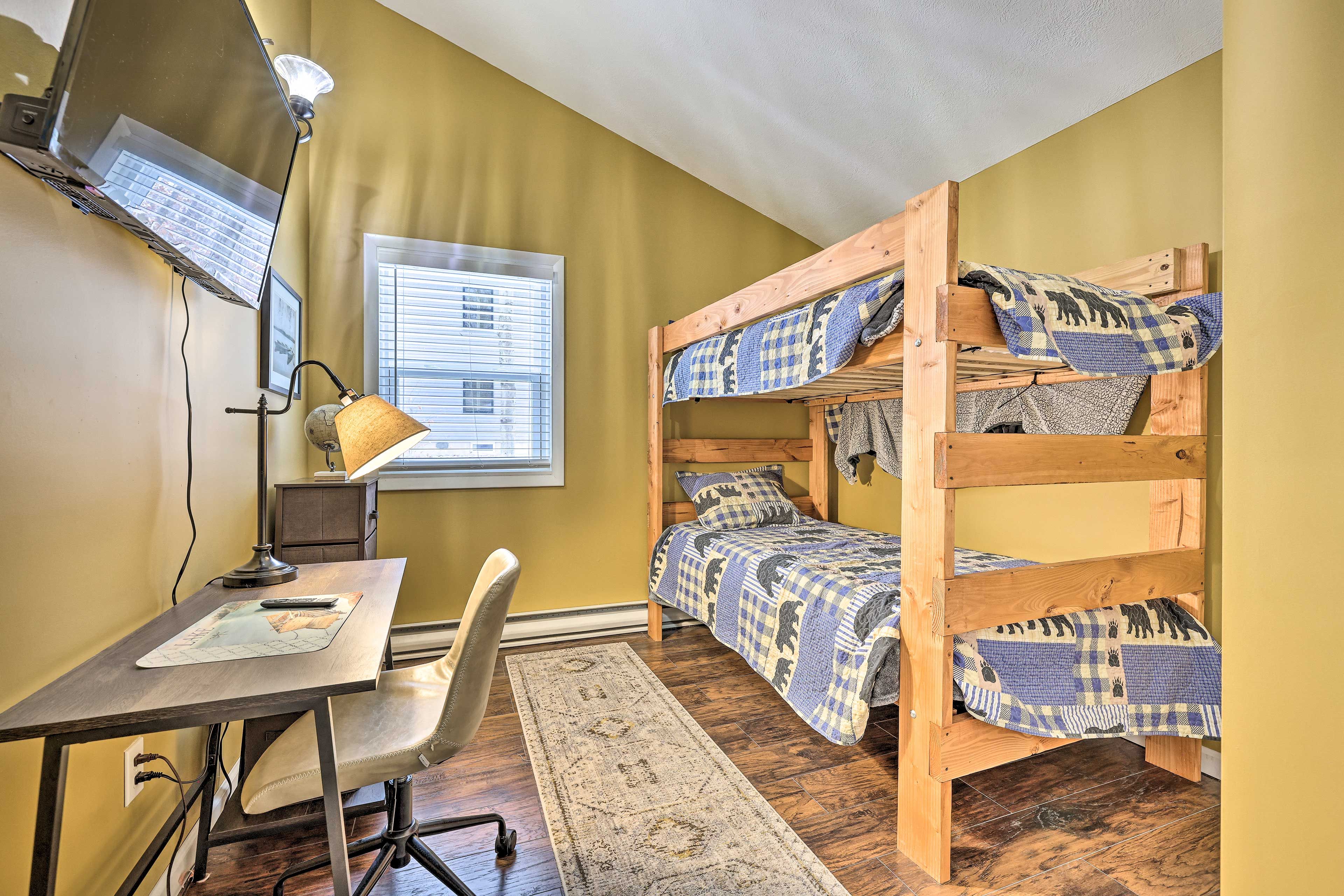 Bedroom 3 | Full Bunk Bed | Smart TV