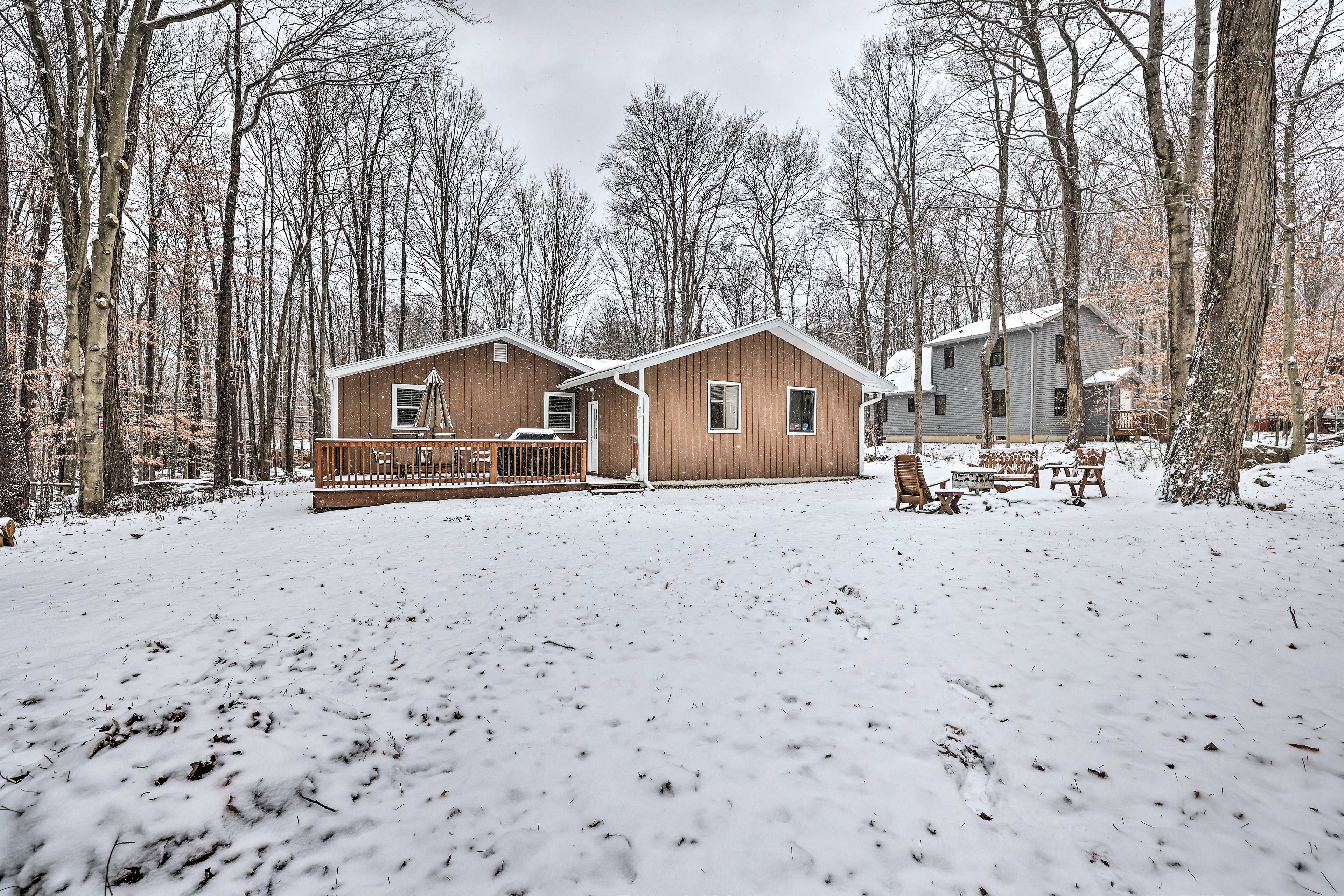 Private Yard | 2 Stairs Required to Access Fire Pit