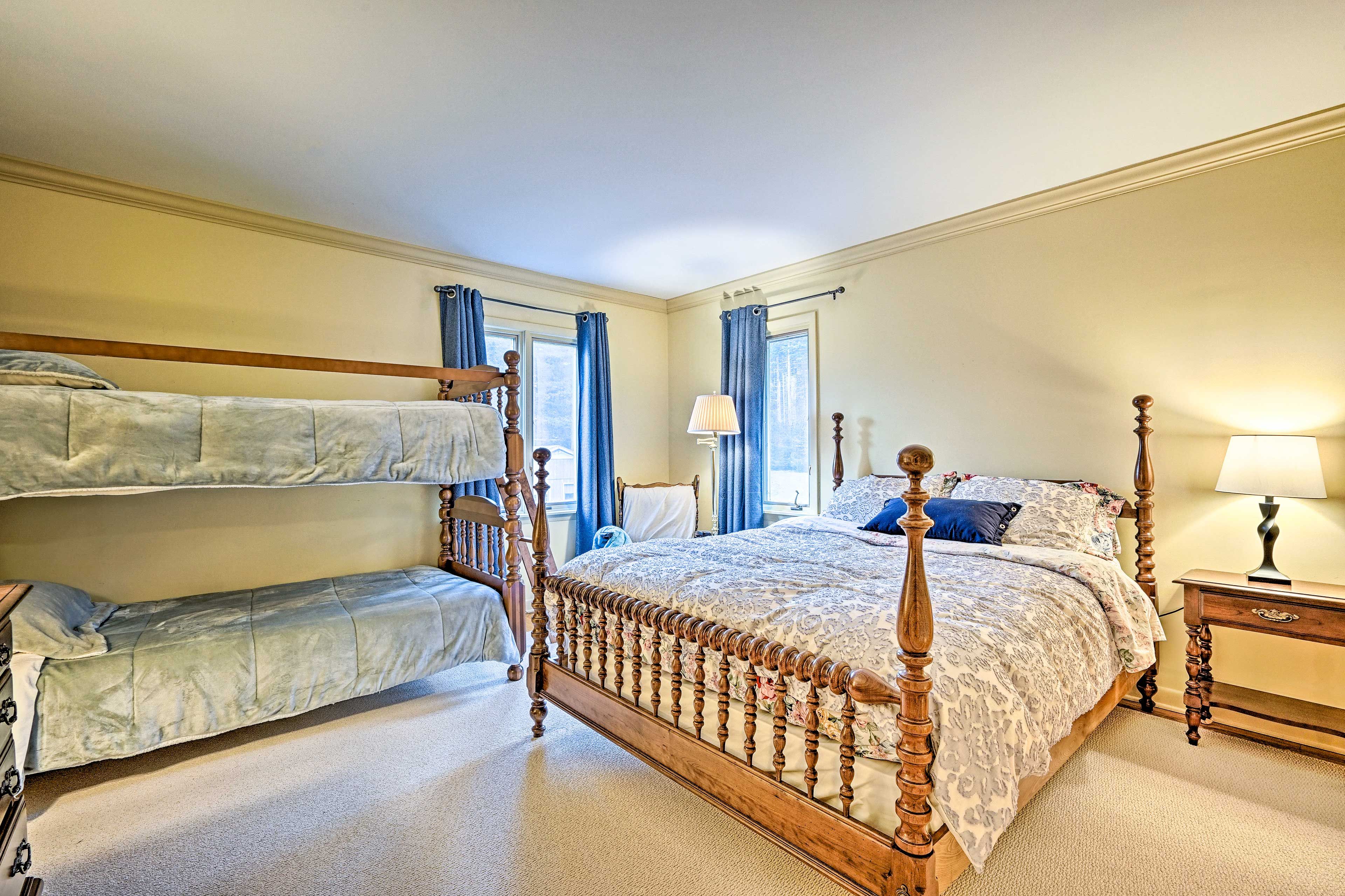 Bedroom 3 | Queen Bed | Twin Bunk Bed | 2nd Floor