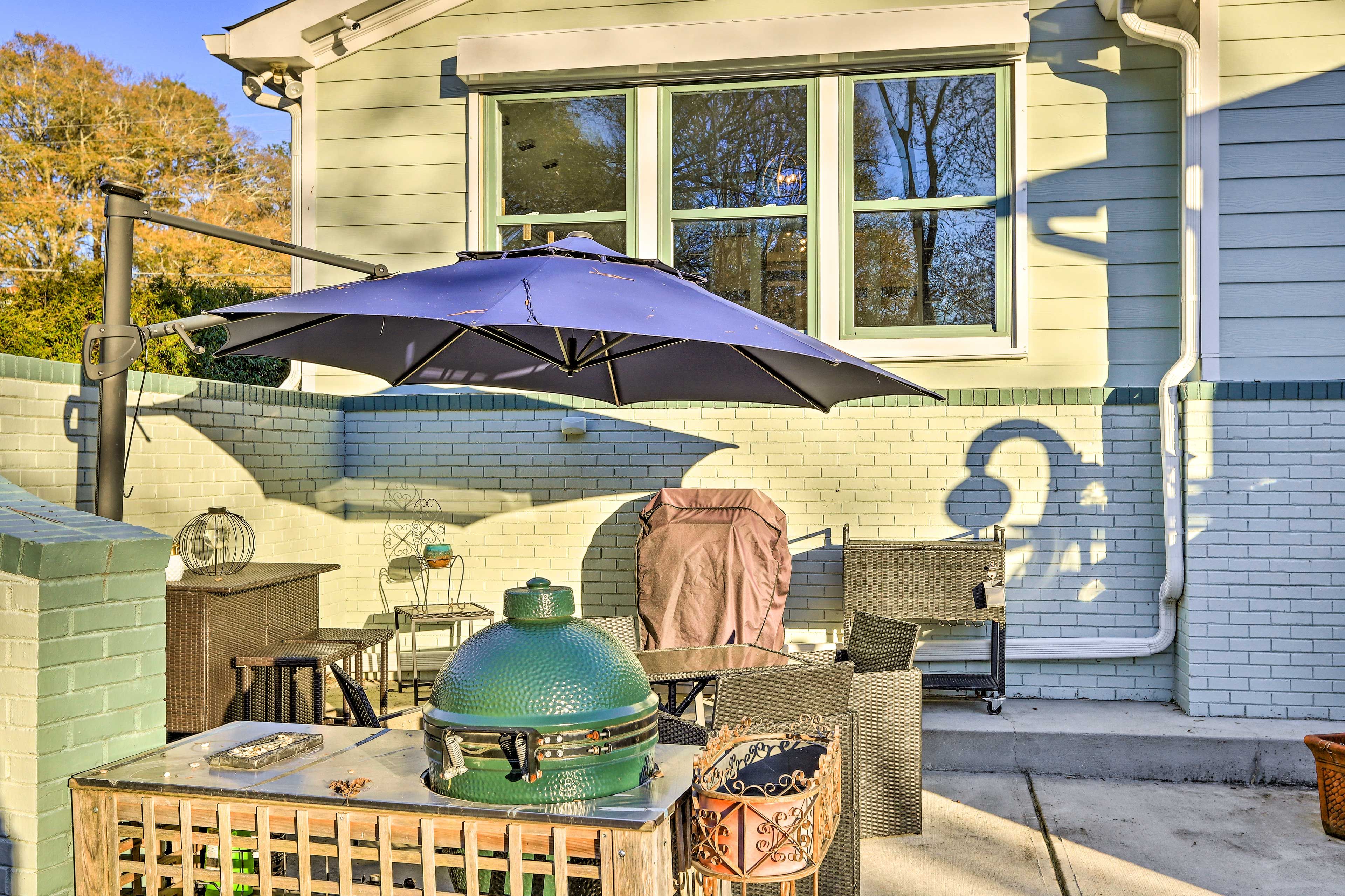 Private Patio | Gas & Charcoal Grills