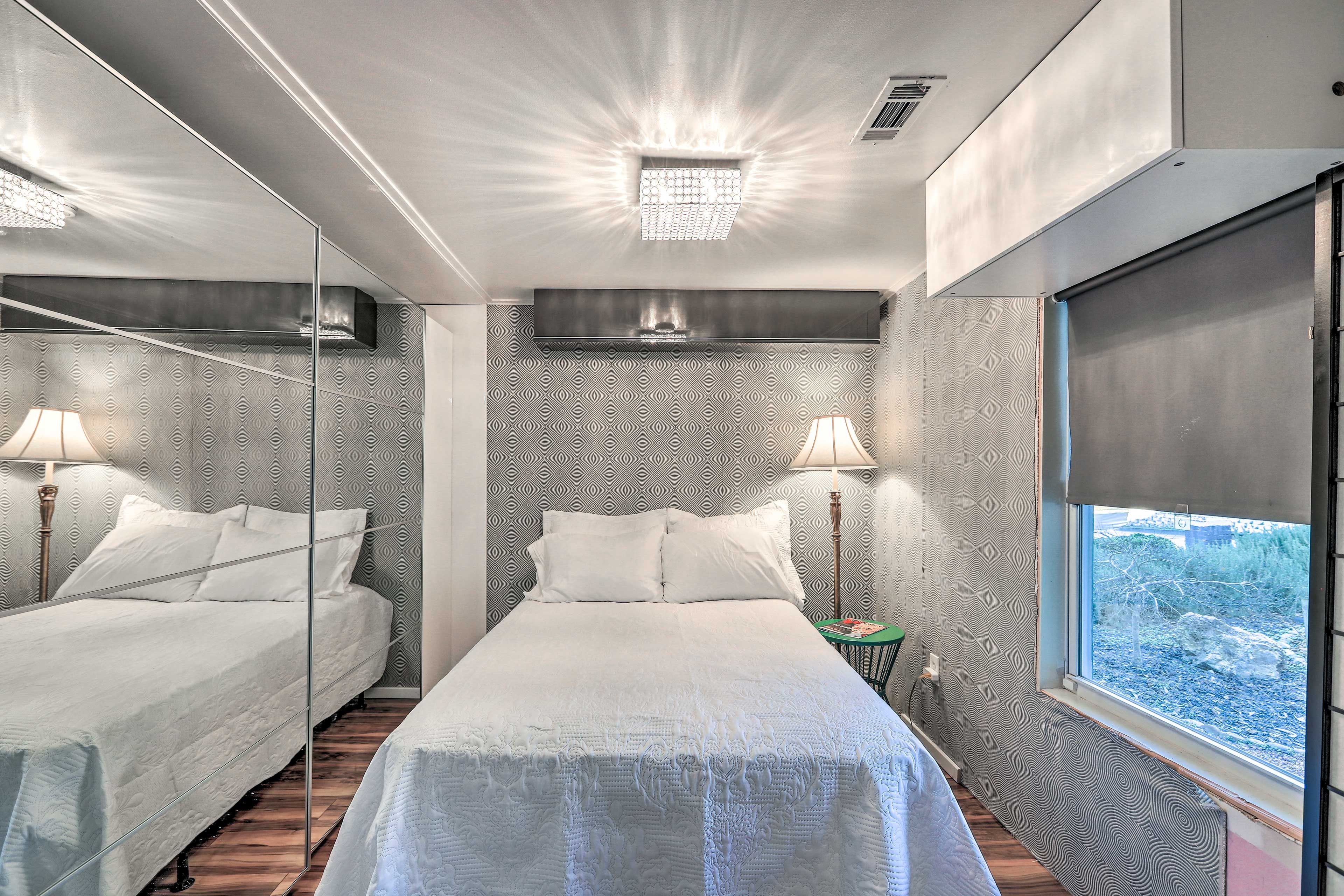 Bedroom 3 | Queen Bed