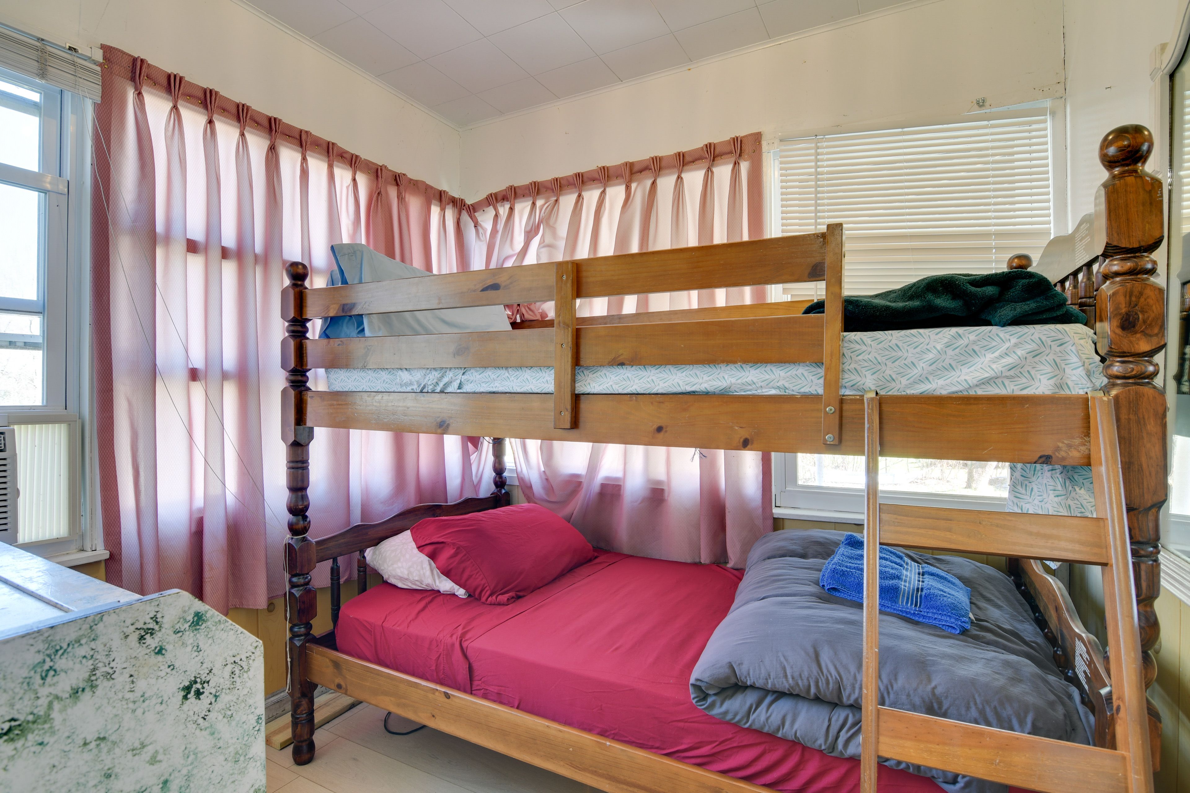 Bedroom 2 | Twin Bunk Bed