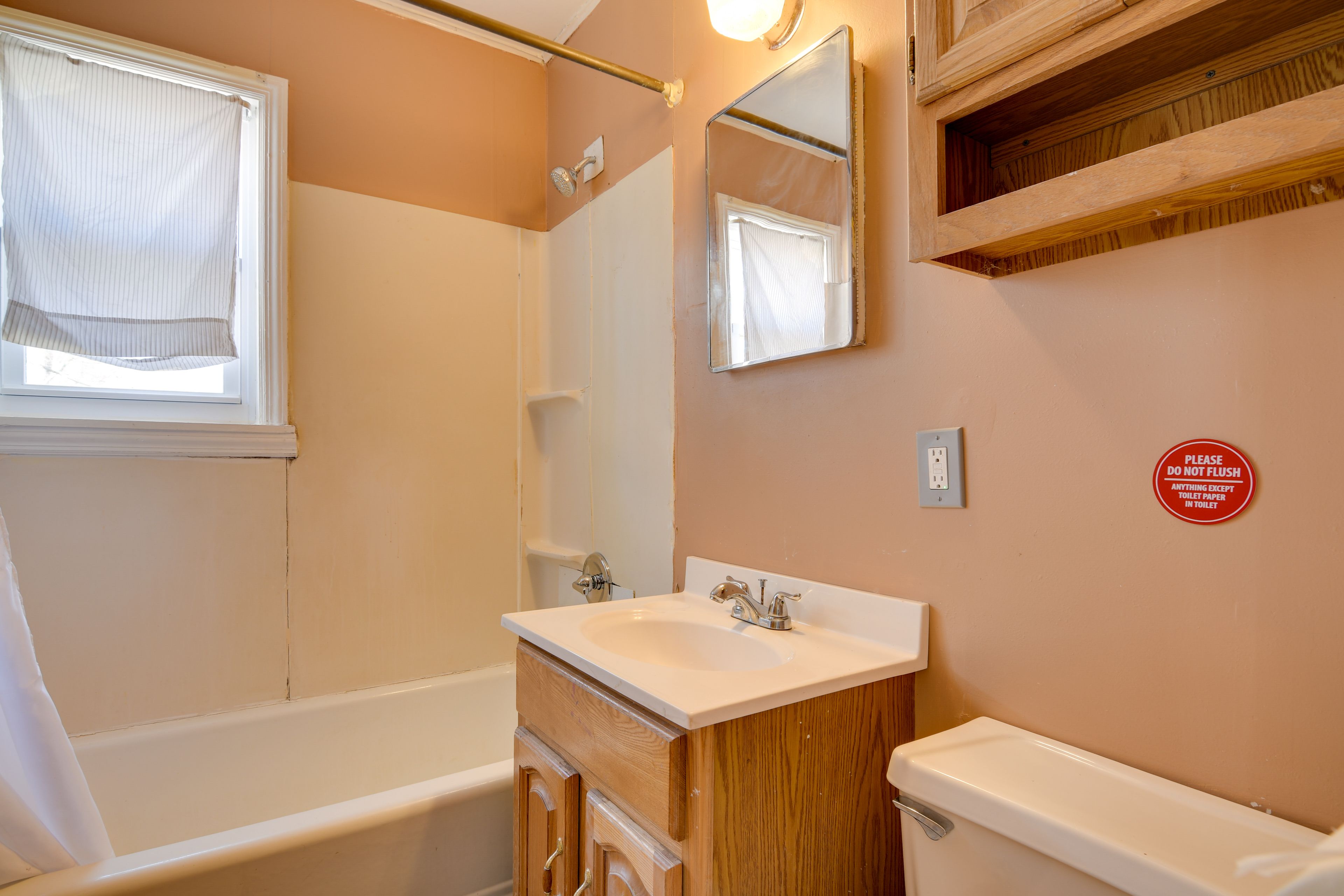 Full Bathroom | Towels Provided
