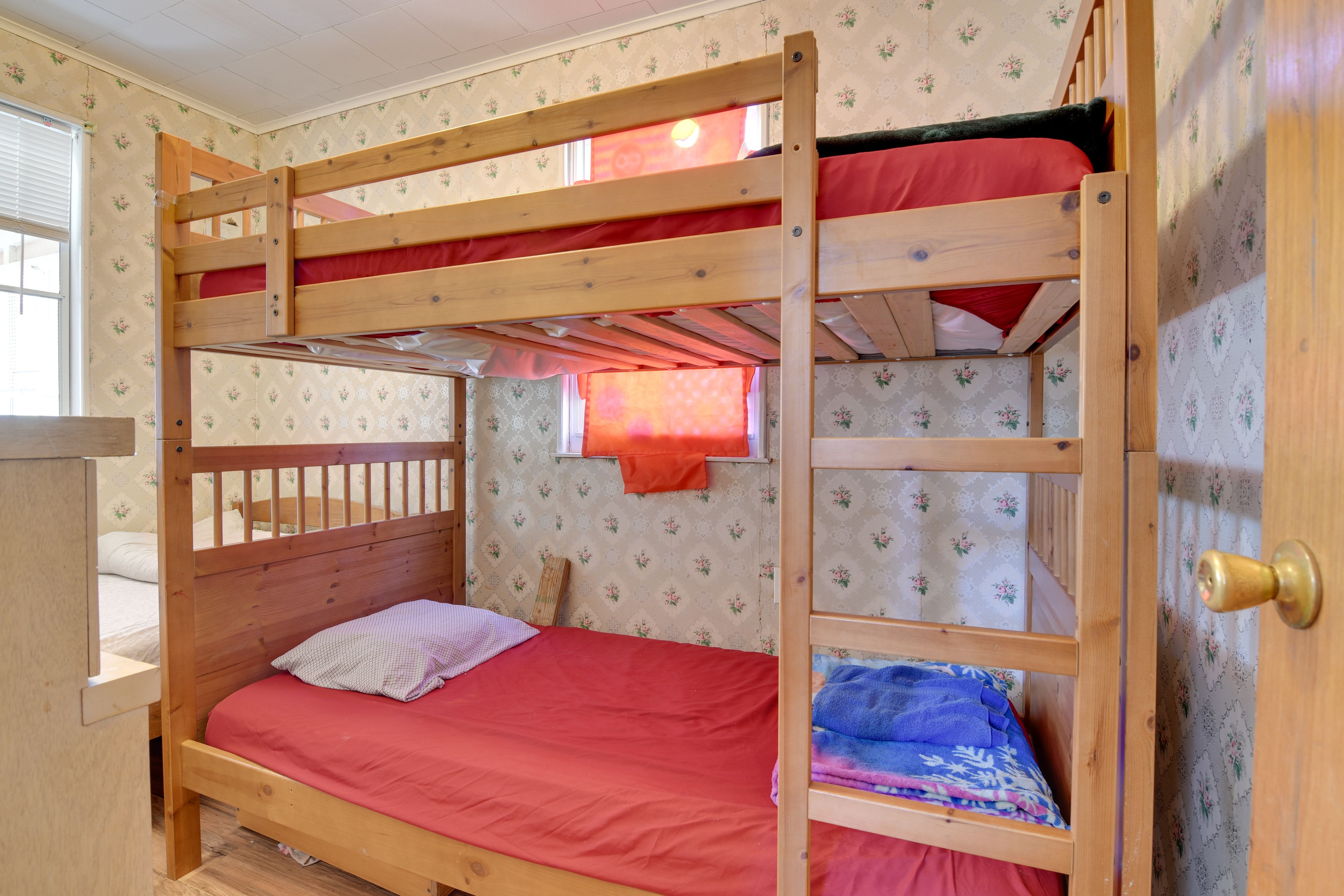 Bedroom 2 | Twin Bed | Twin Bunk Bed