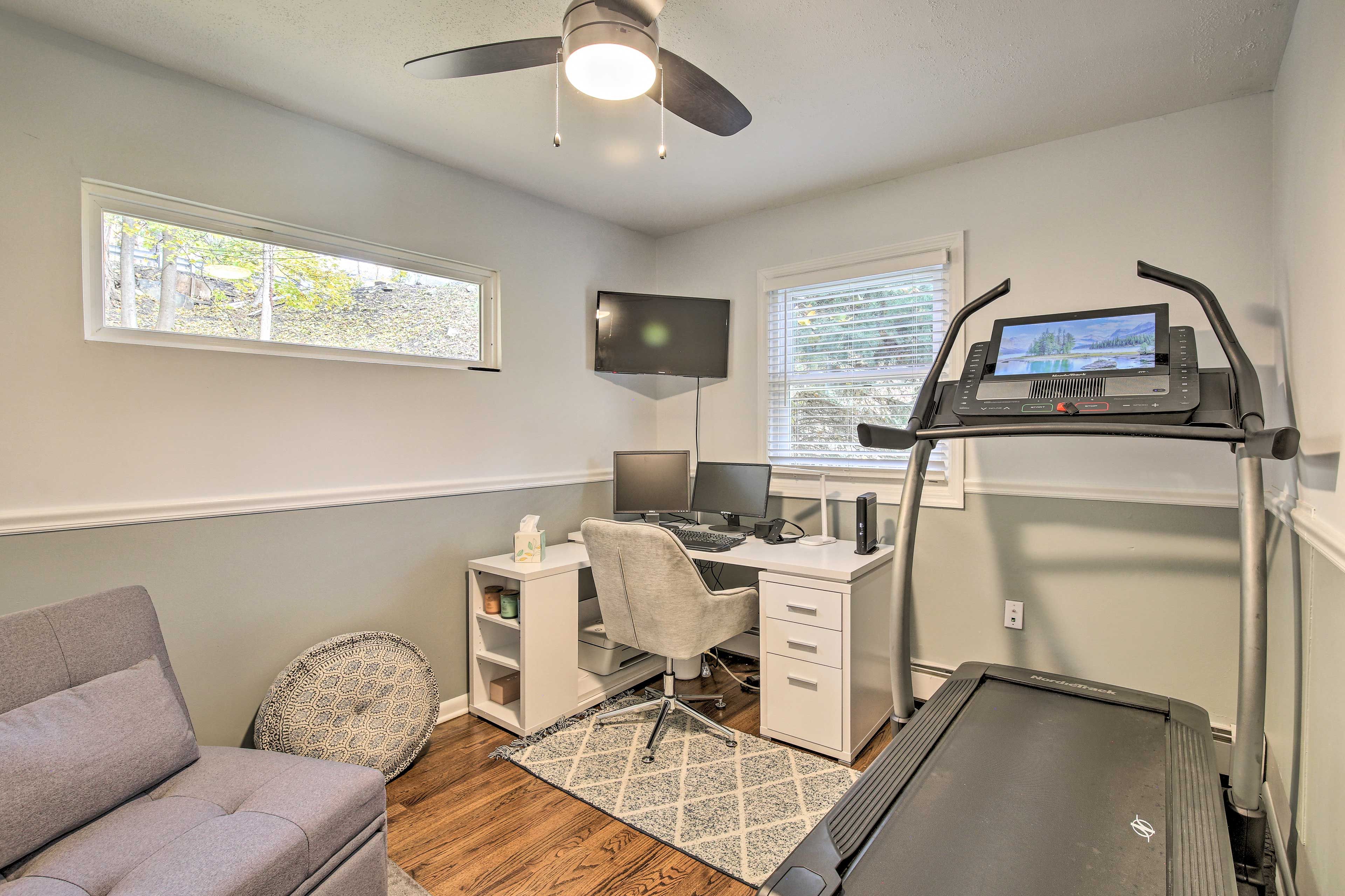 Office Workspace | Twin Sleeper Sofa