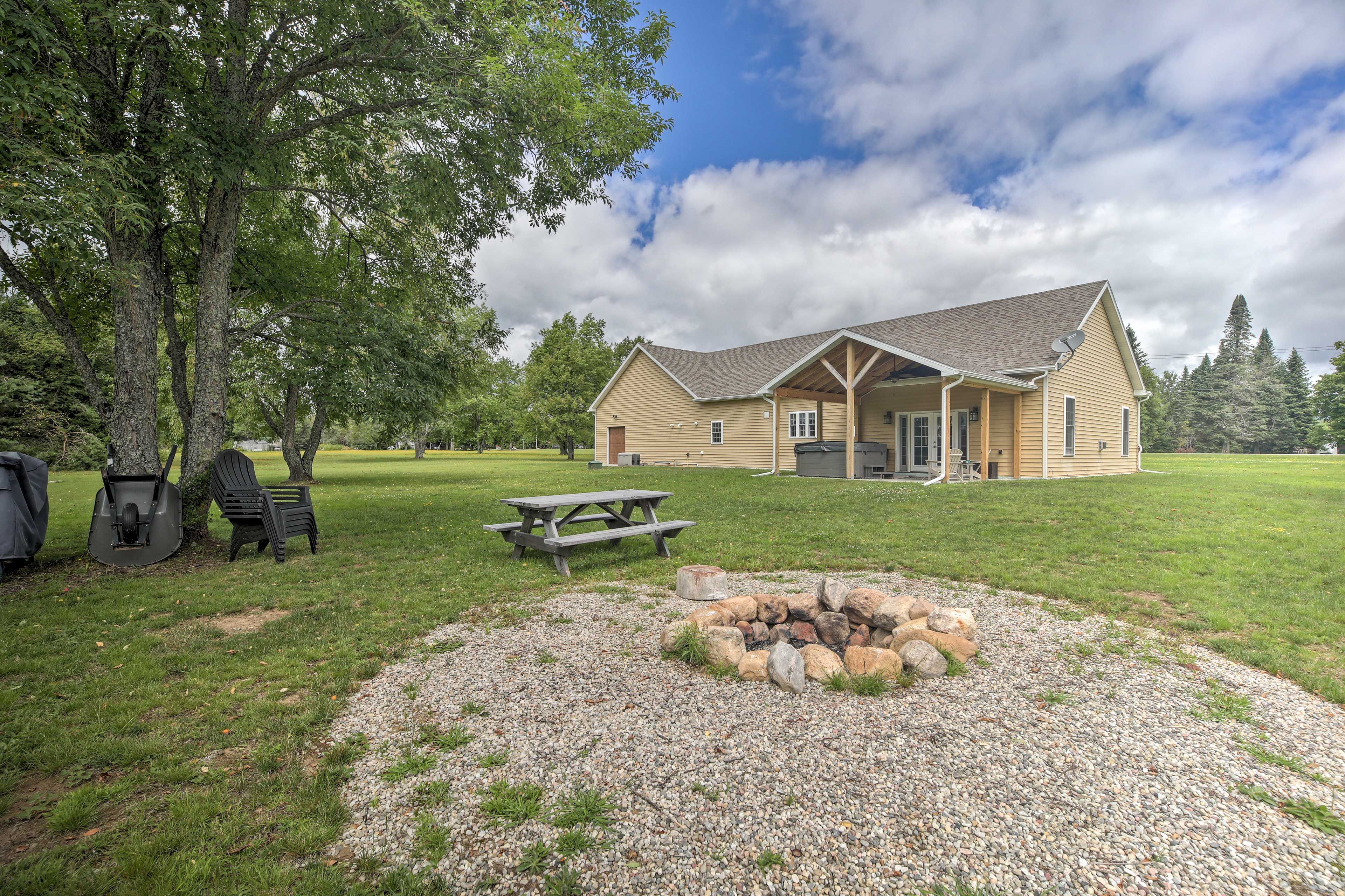 Fire Pit Area | Private Patio | Gas Grill