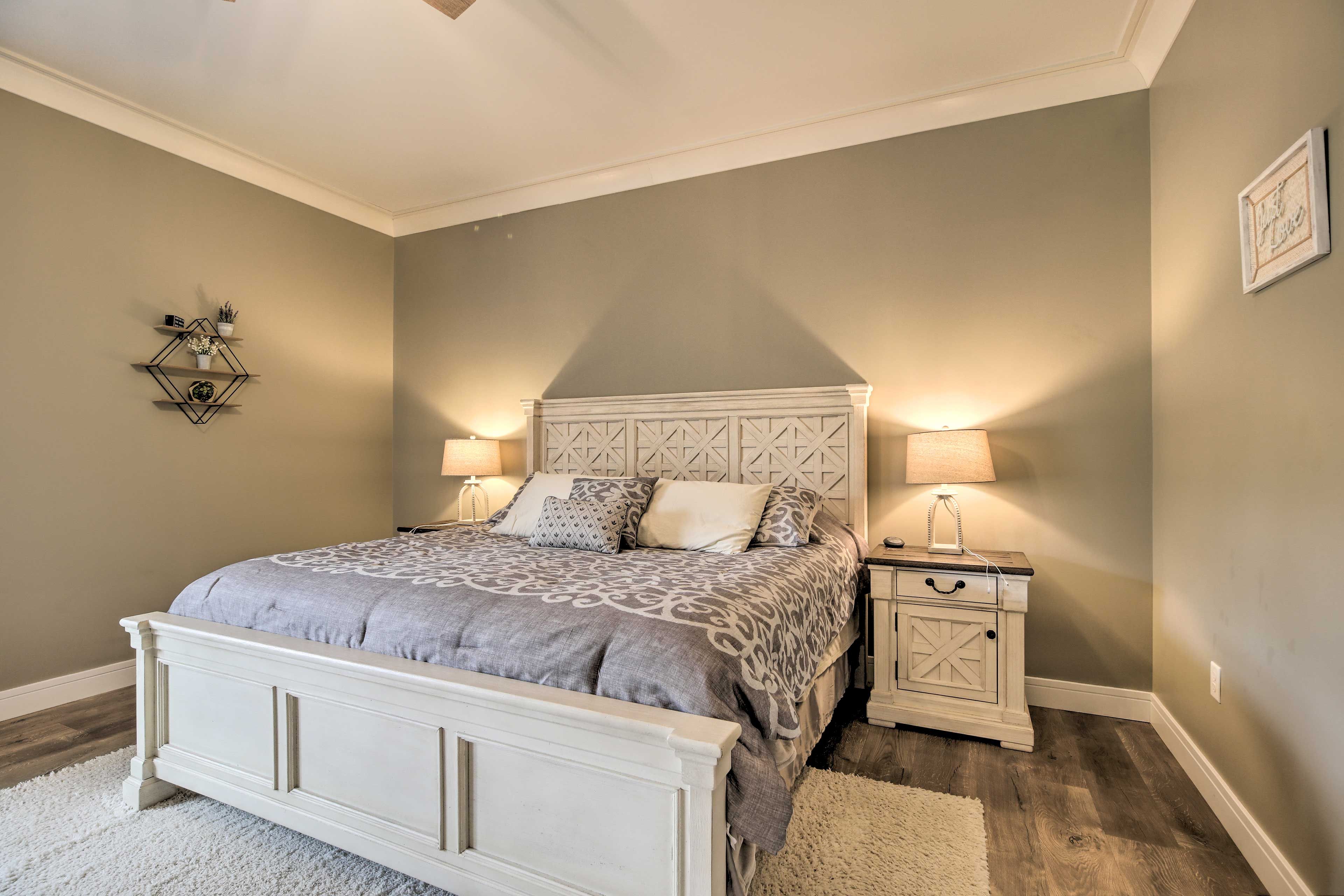Bedroom 1 | King Bed | 1st Floor