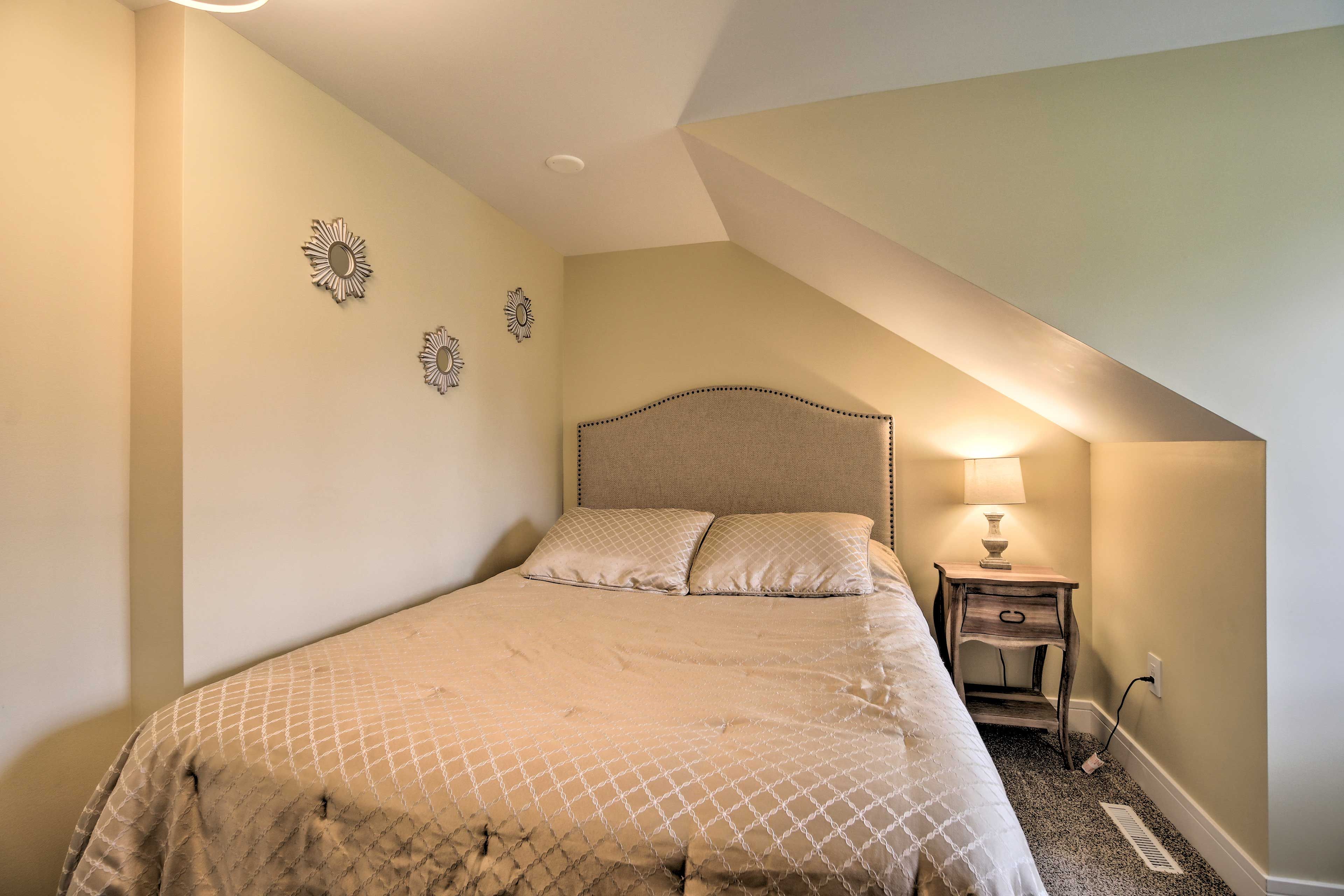 Bedroom 2 | Queen Bed | 2nd Floor