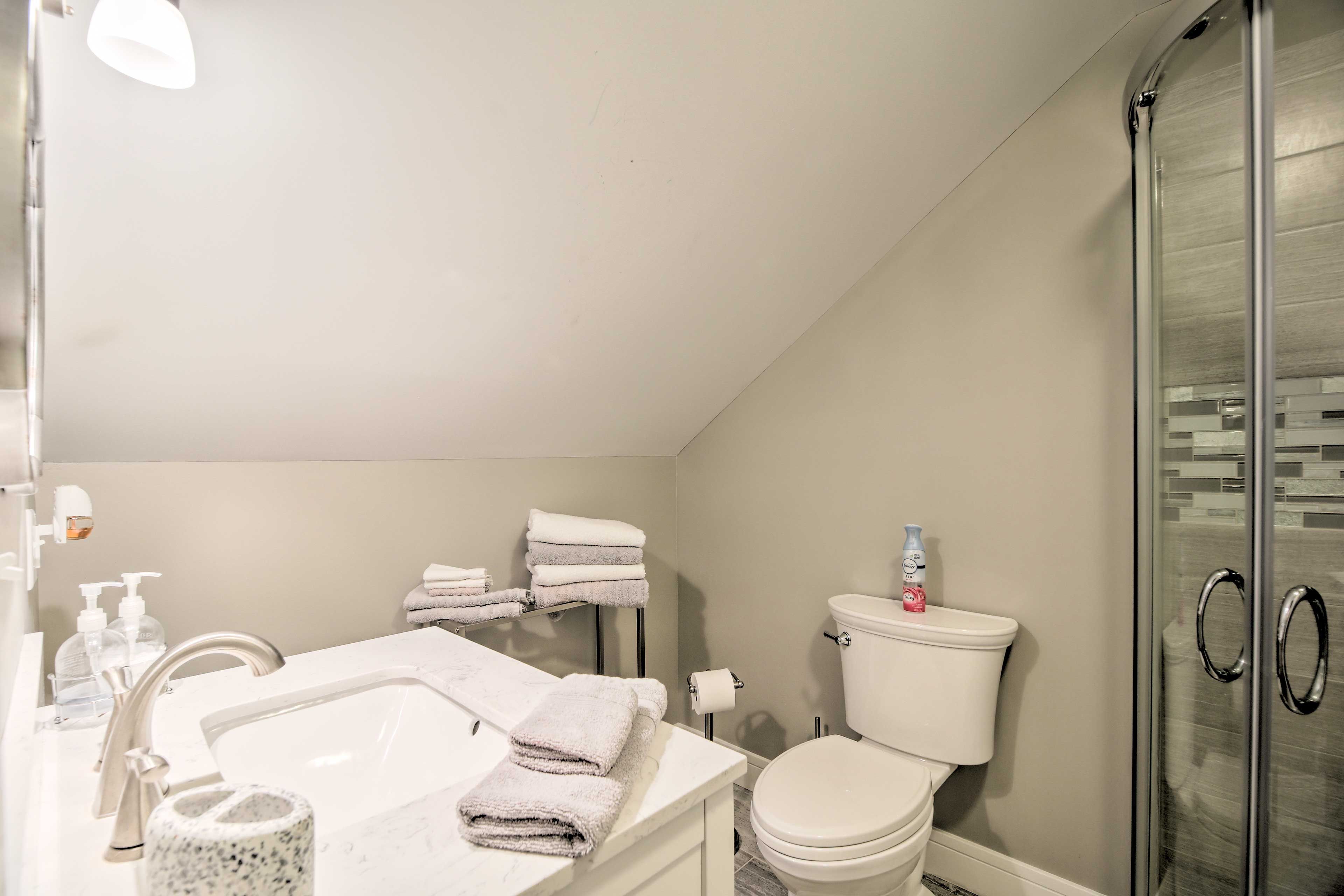 Bathroom | 2nd Floor