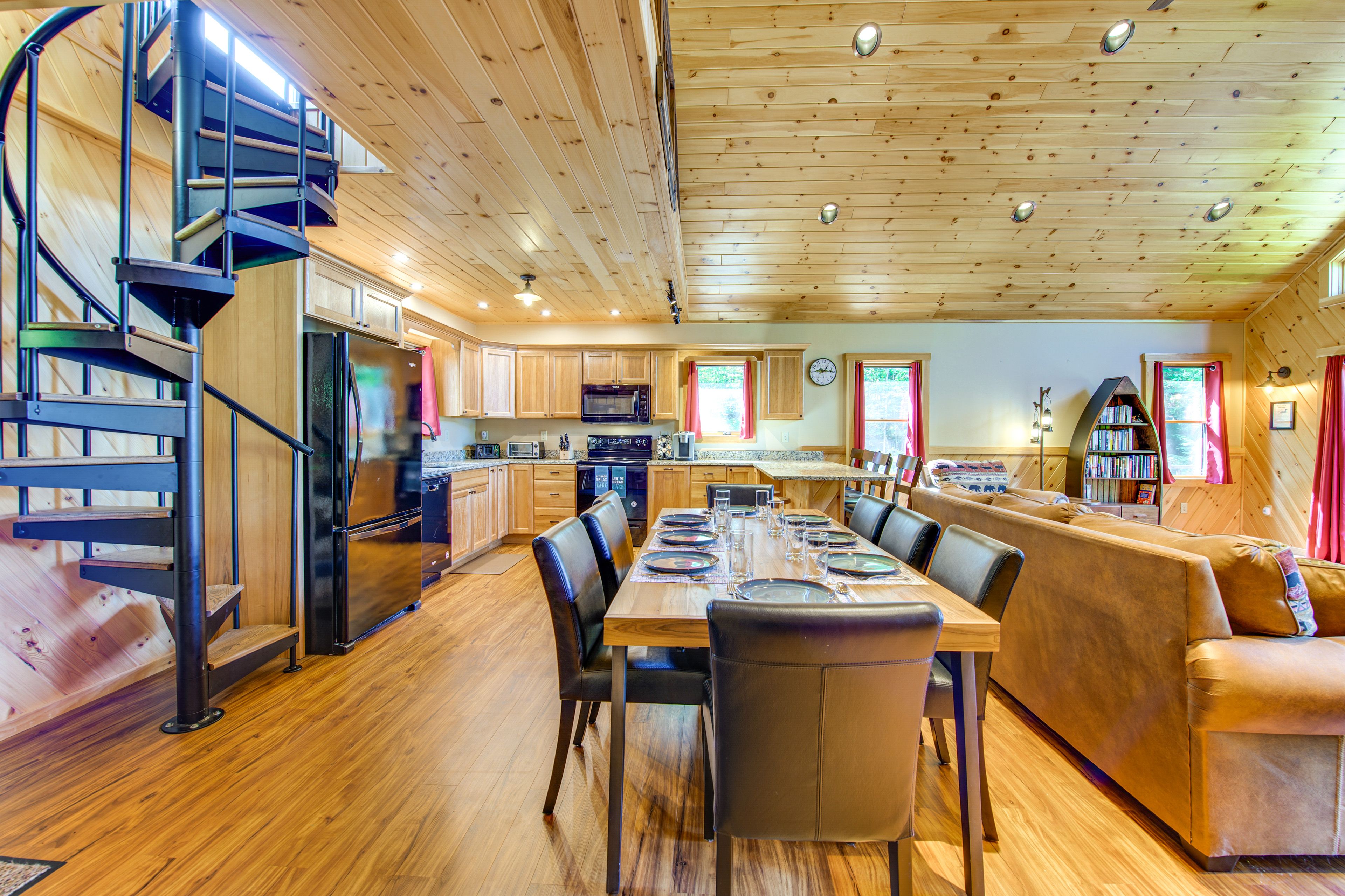 Dining Table | Main Level