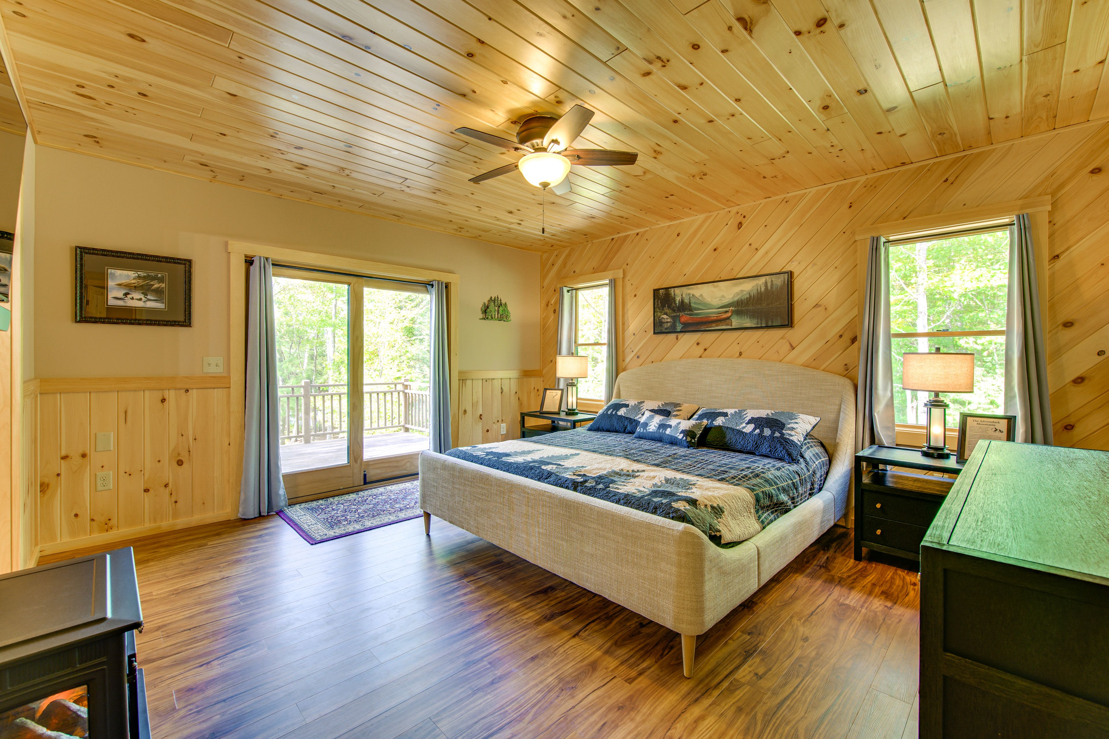 Bedroom 1 | King Bed | En-Suite Bathroom | Linens Provided | Main Level