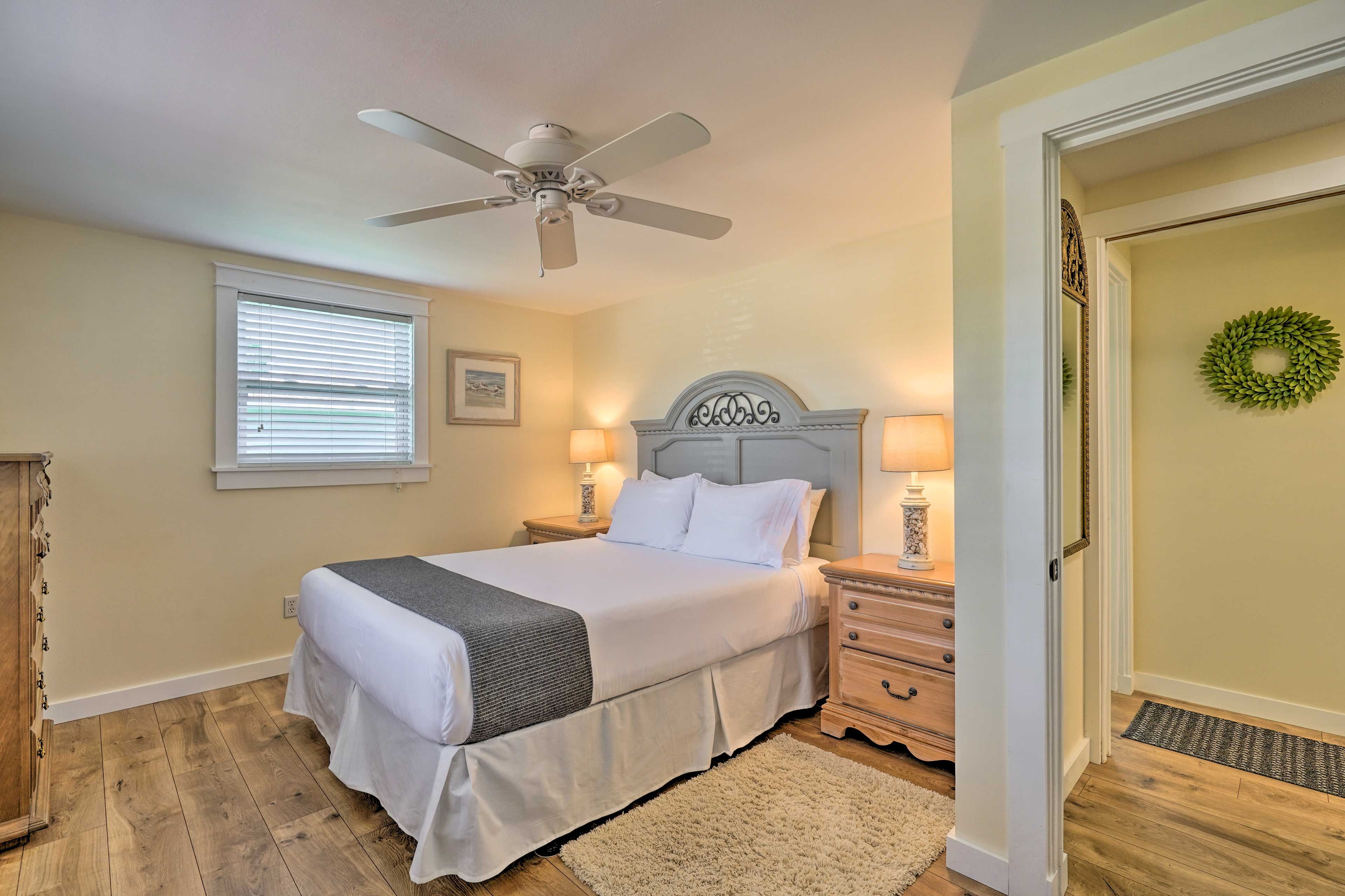 Bedroom 2 | Queen Bed