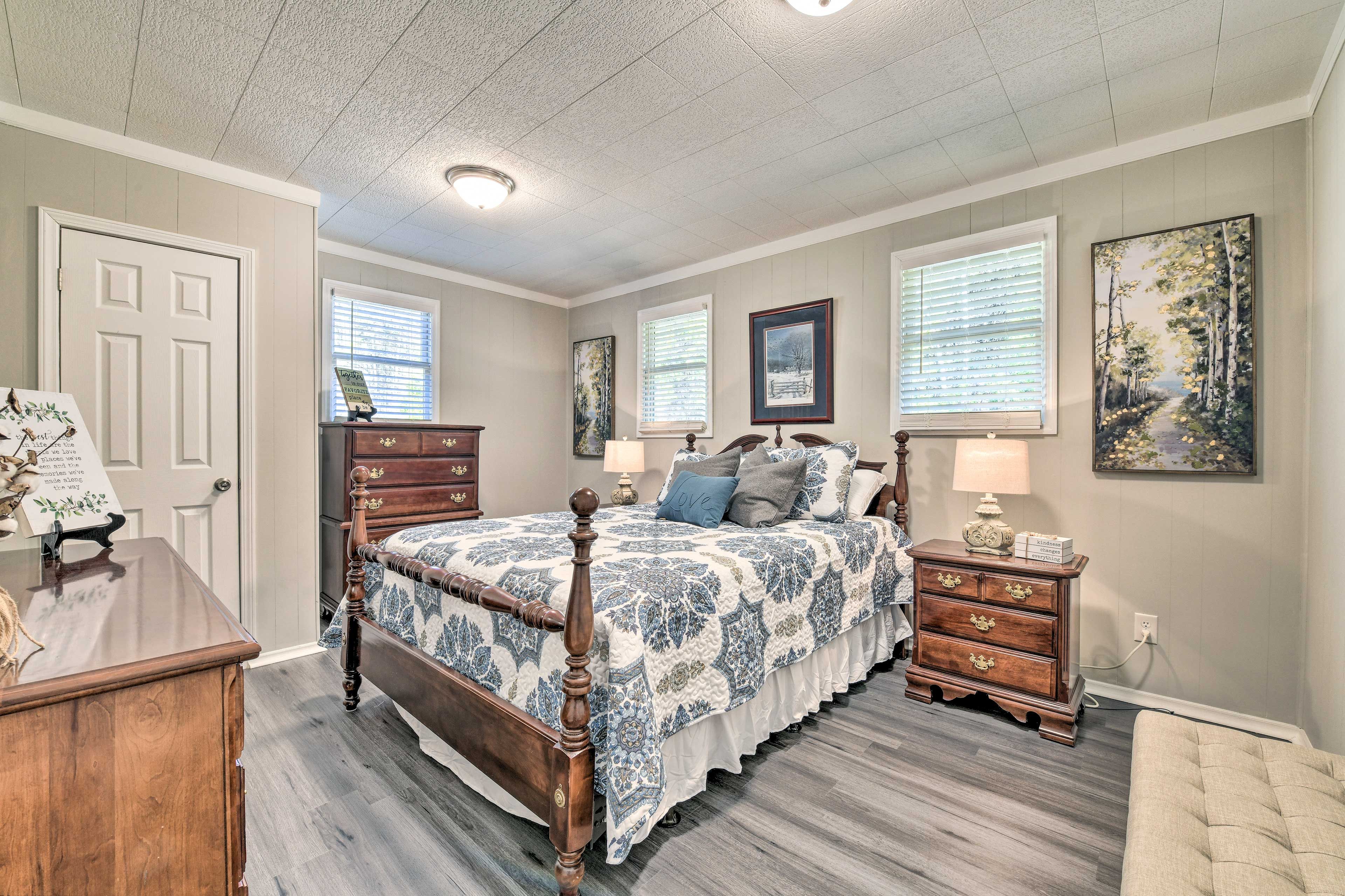 Bedroom 2 | Queen Bed