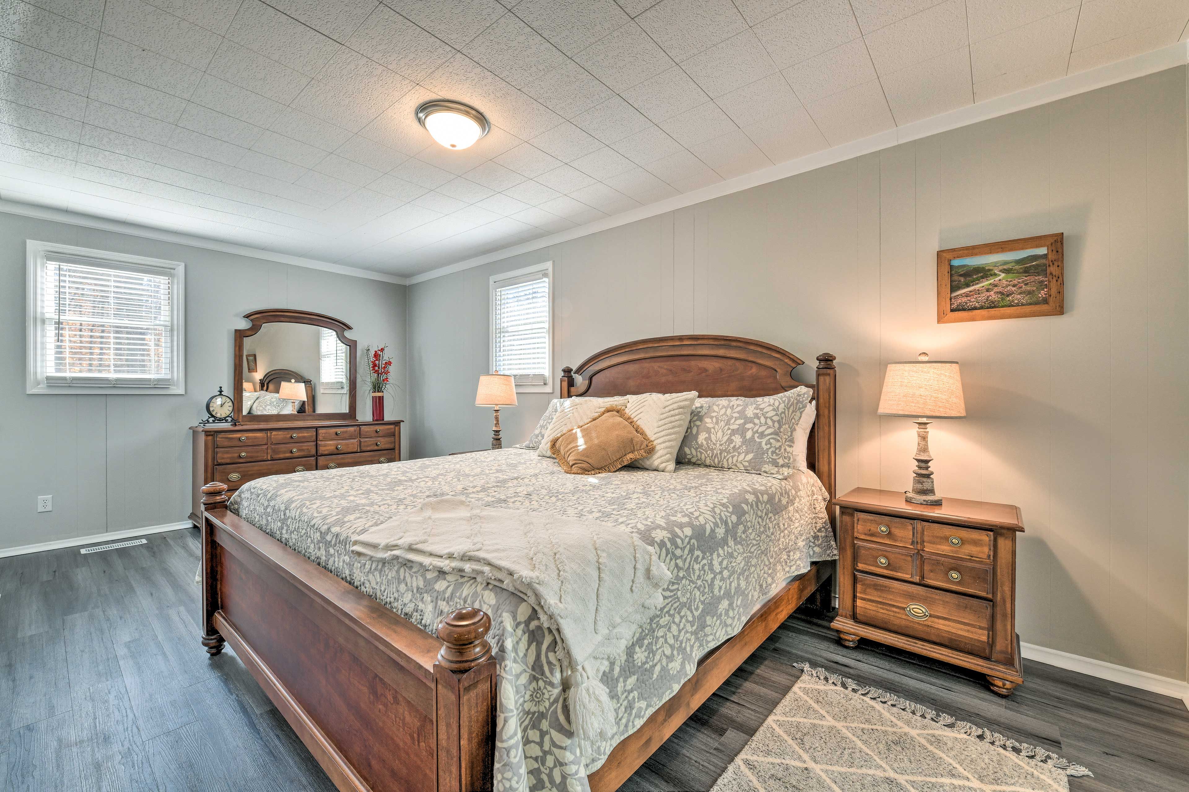 Bedroom 1 | King Bed | Linens Provided