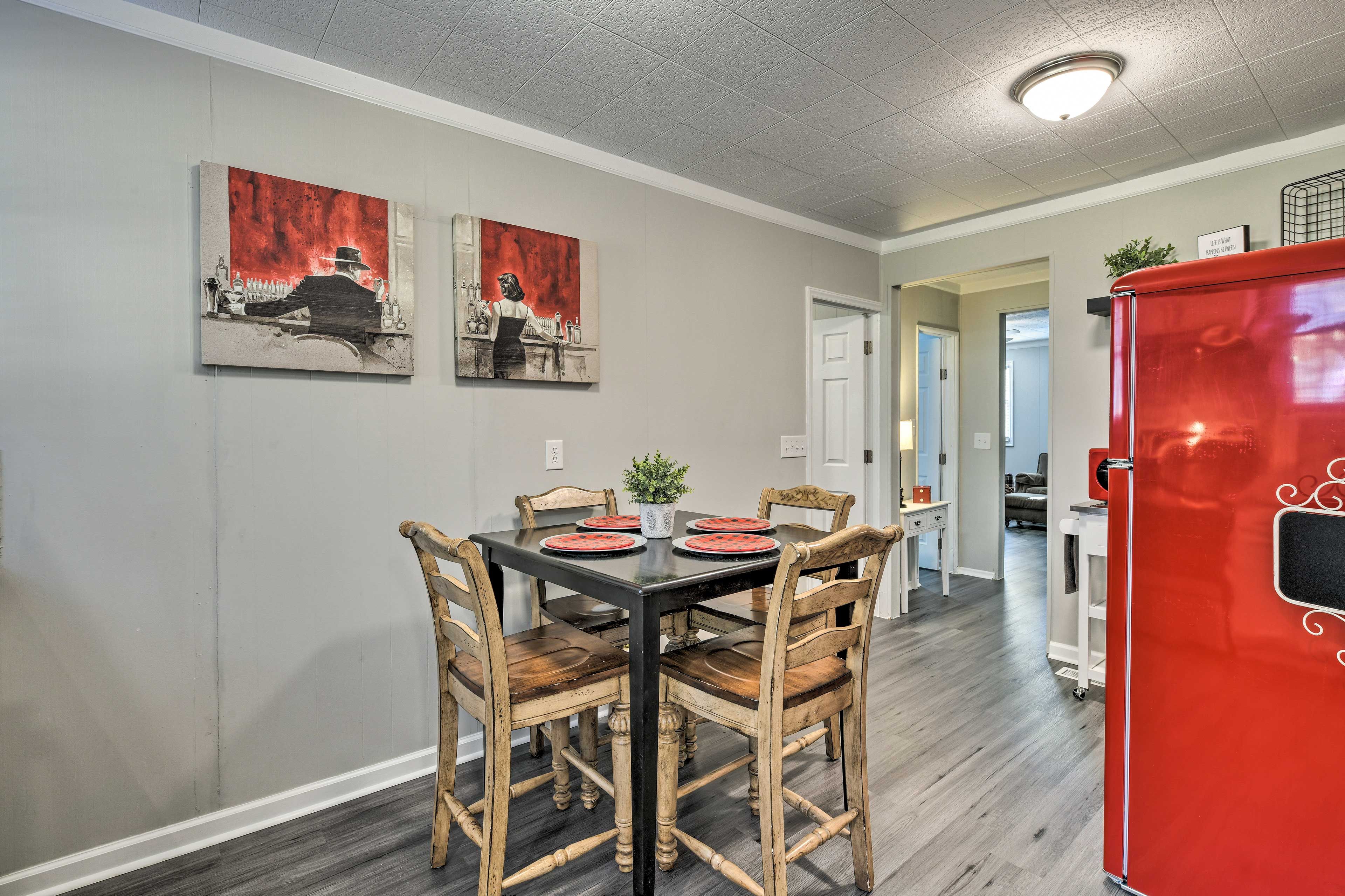 Dining Room | Dishware/Flatware Provided