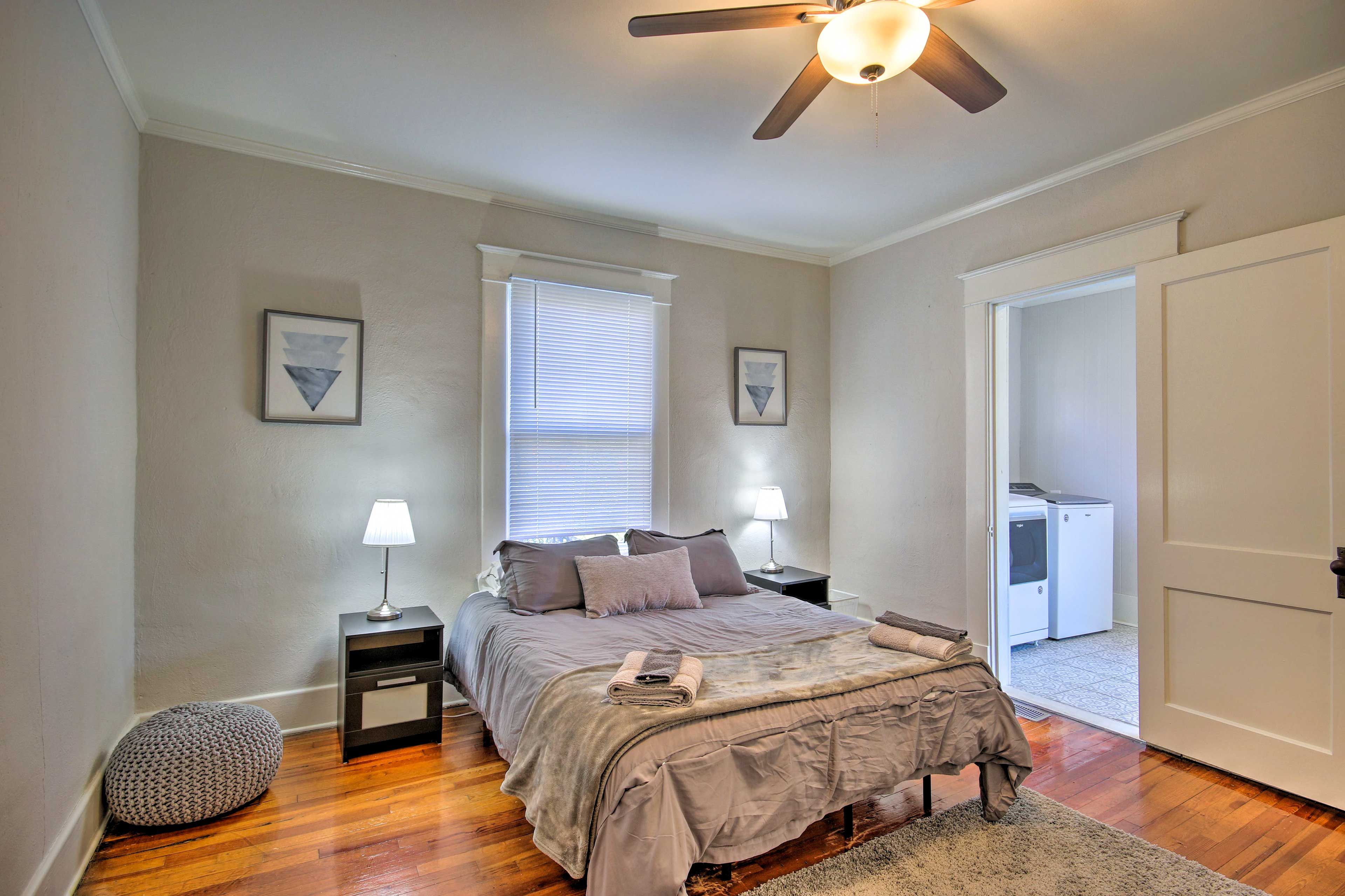 Bedroom 1 | Queen Bed