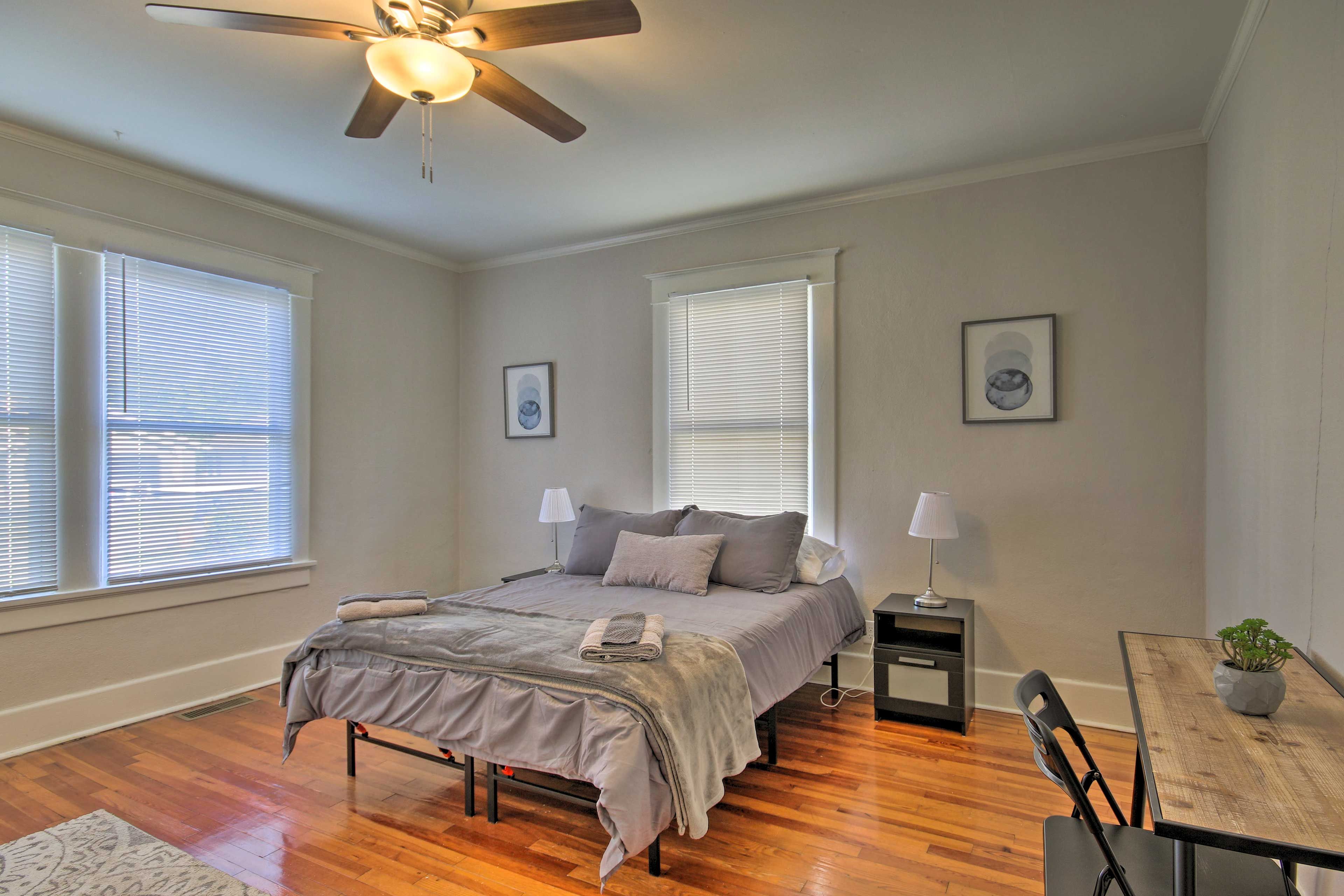 Bedroom 2 | Queen Bed