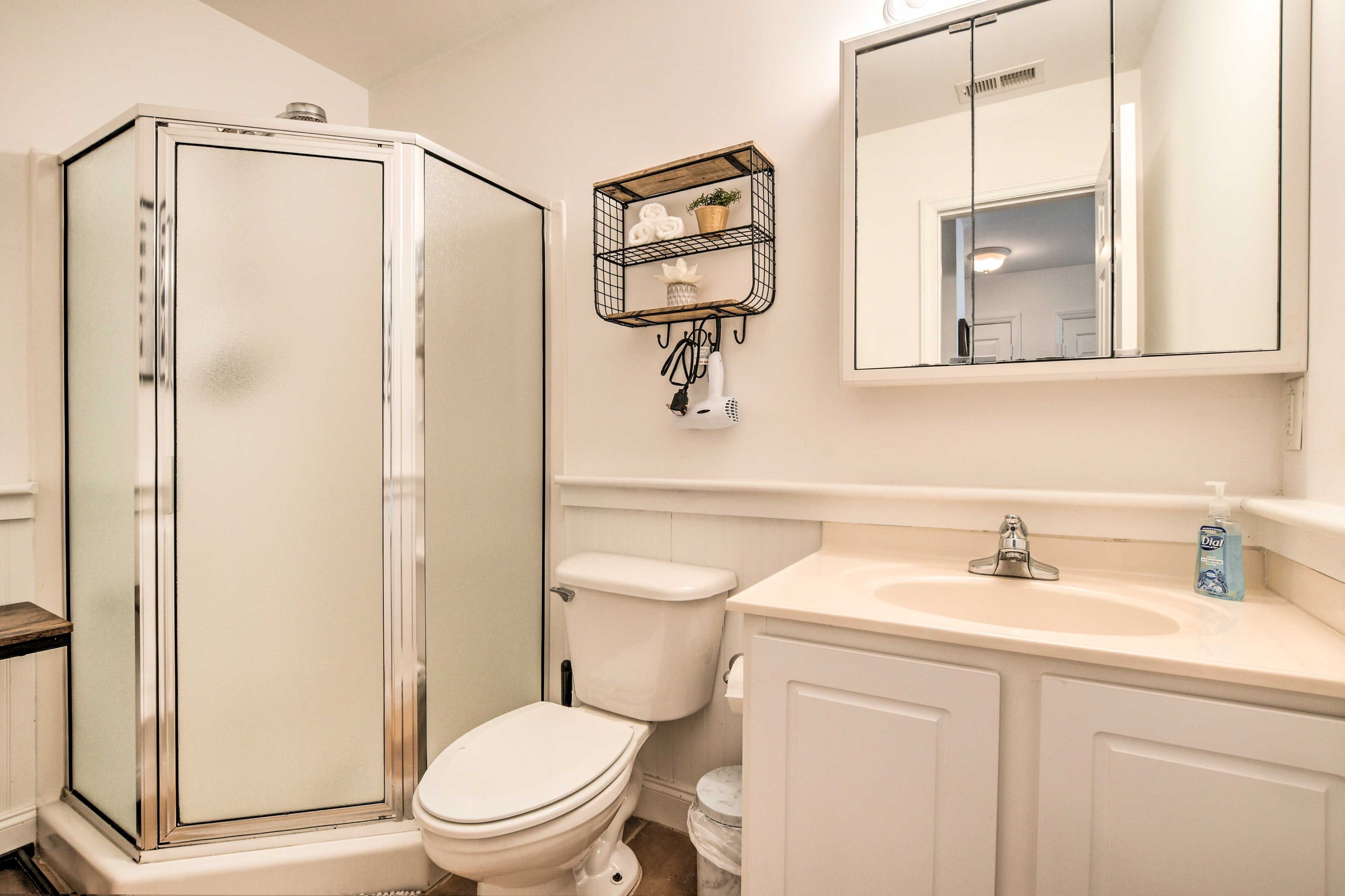 Full Bathroom | Complimentary Toiletries | Towels Provided