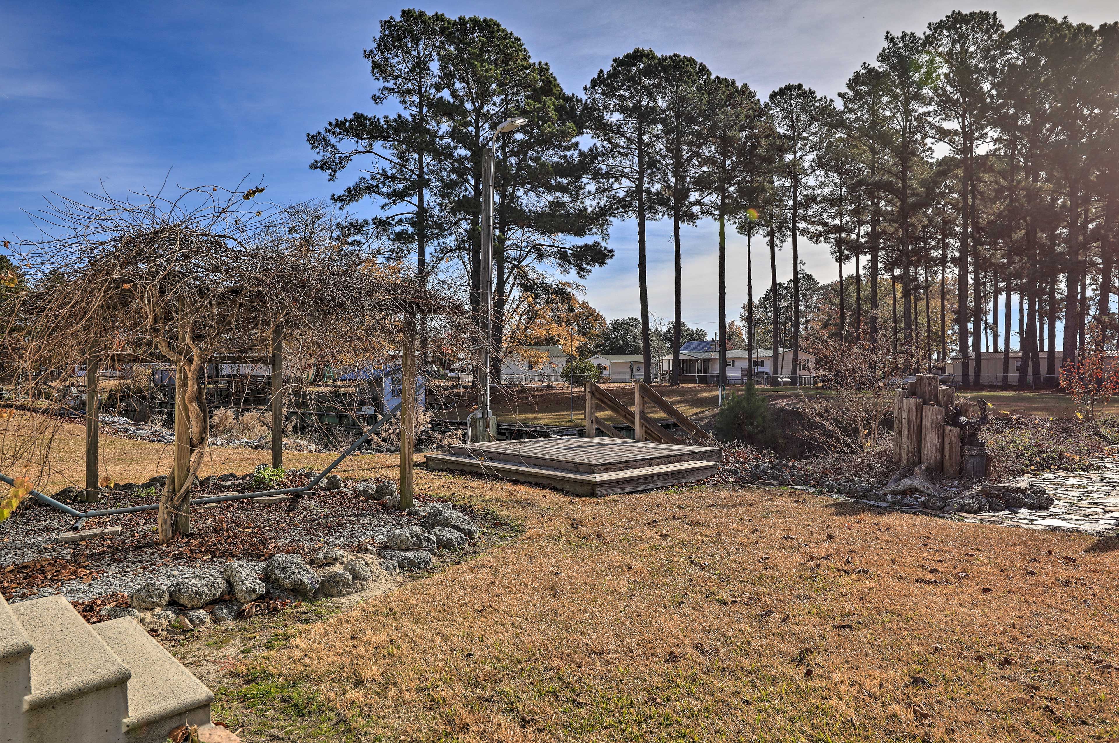 Shared Yard | Pet Friendly w/ Fee