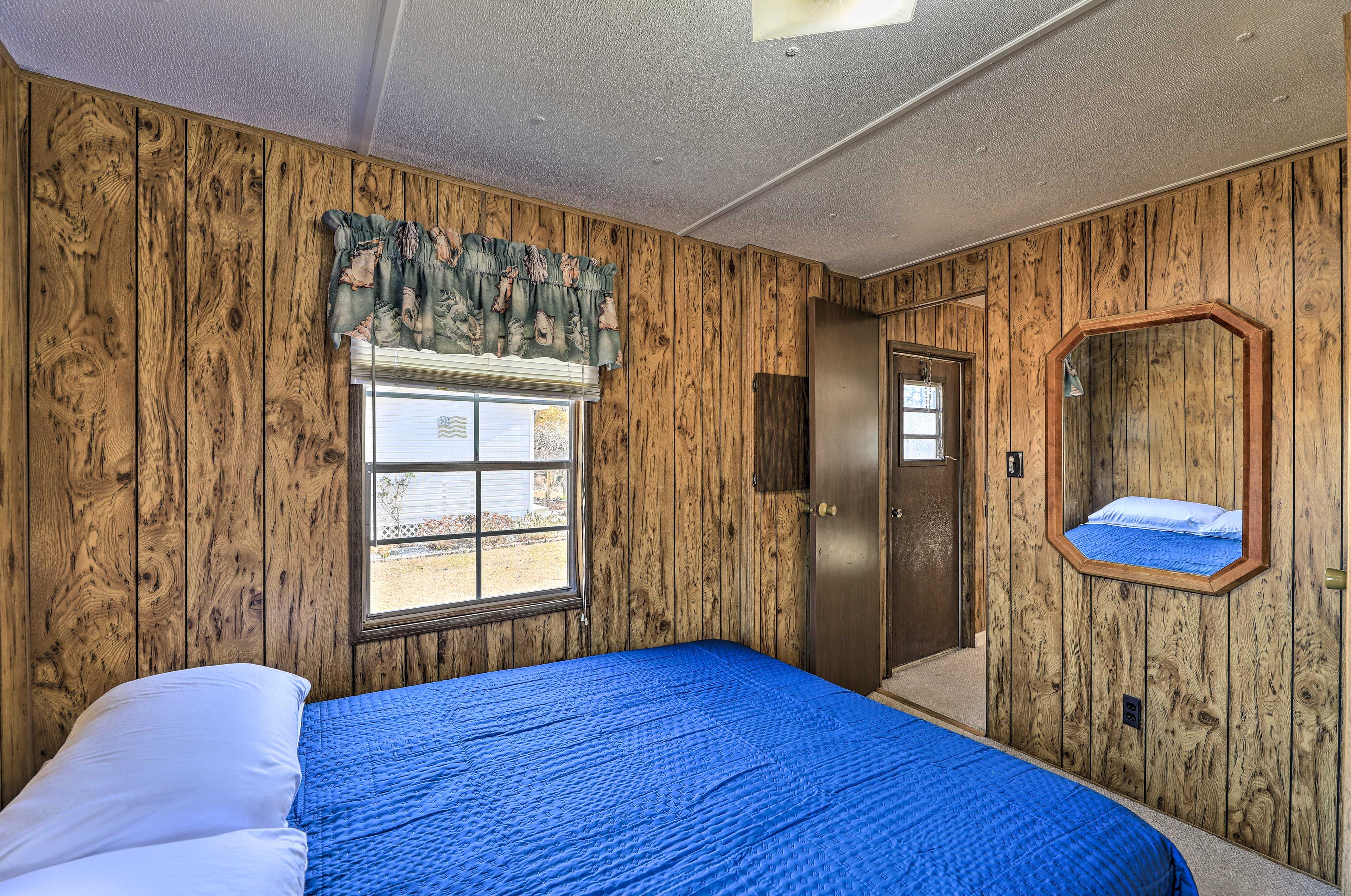 Bedroom | Full Bed