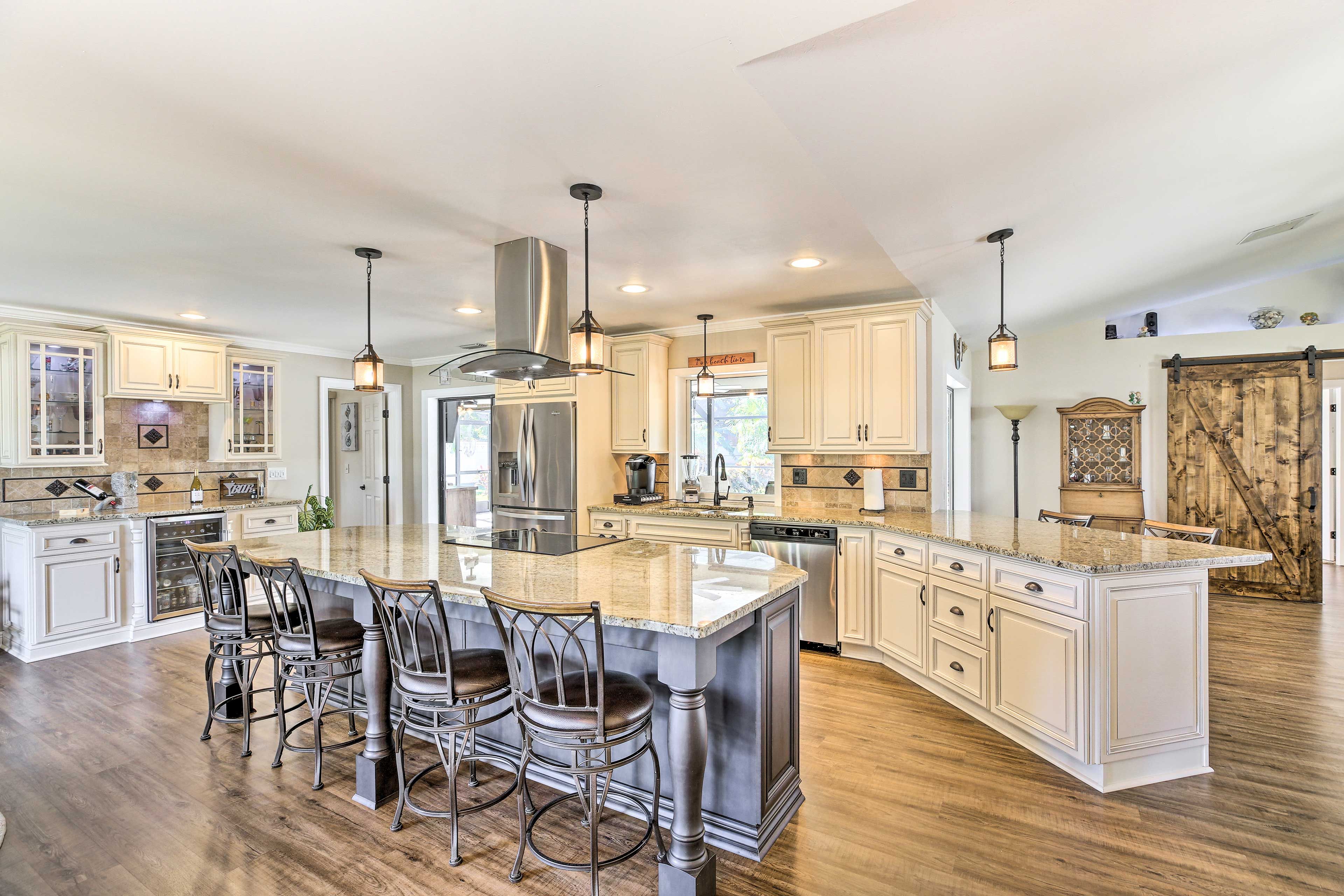 Fully Equipped Kitchen | Breakfast Bar