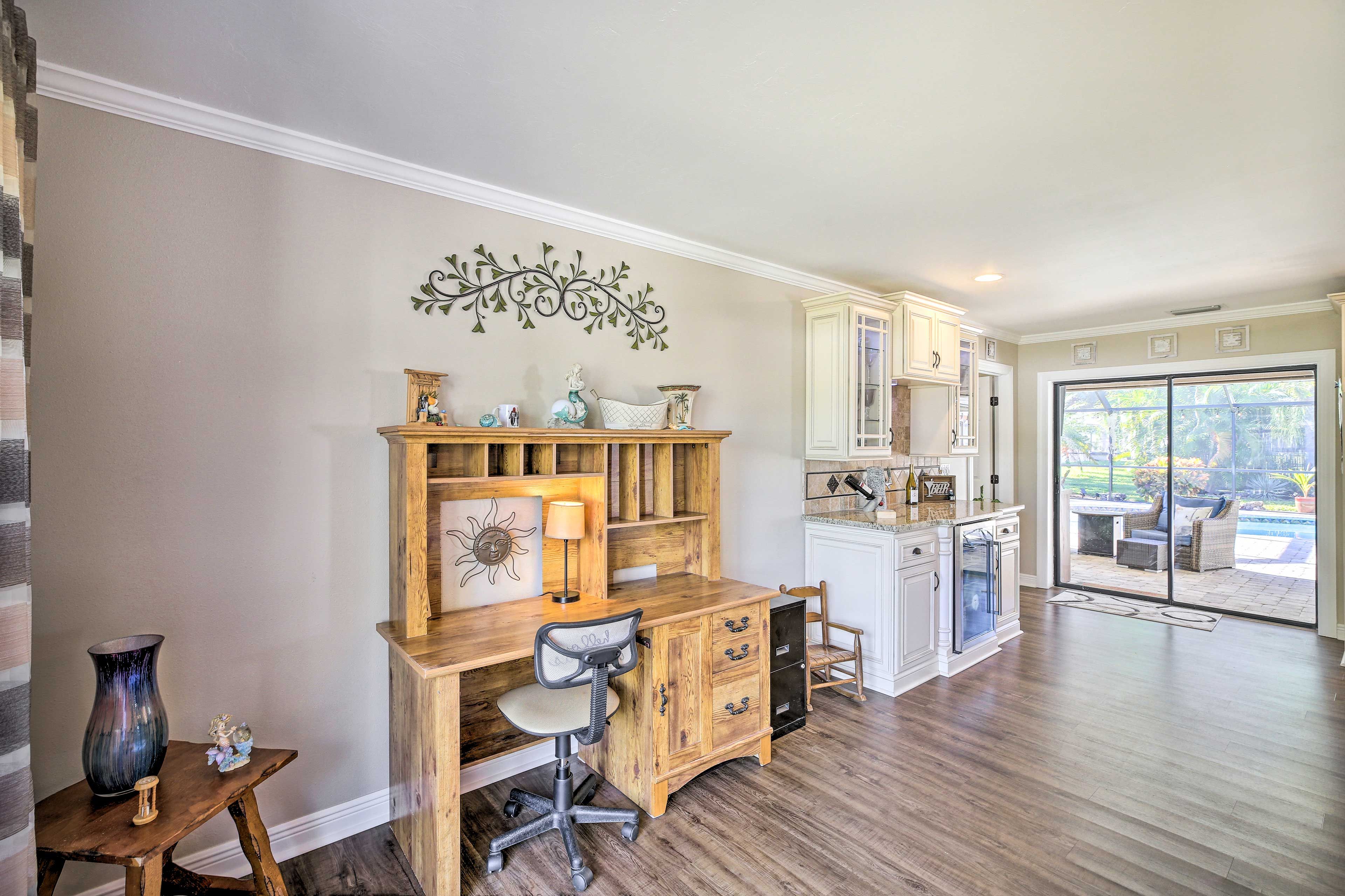 Dining Room | Wet Bar
