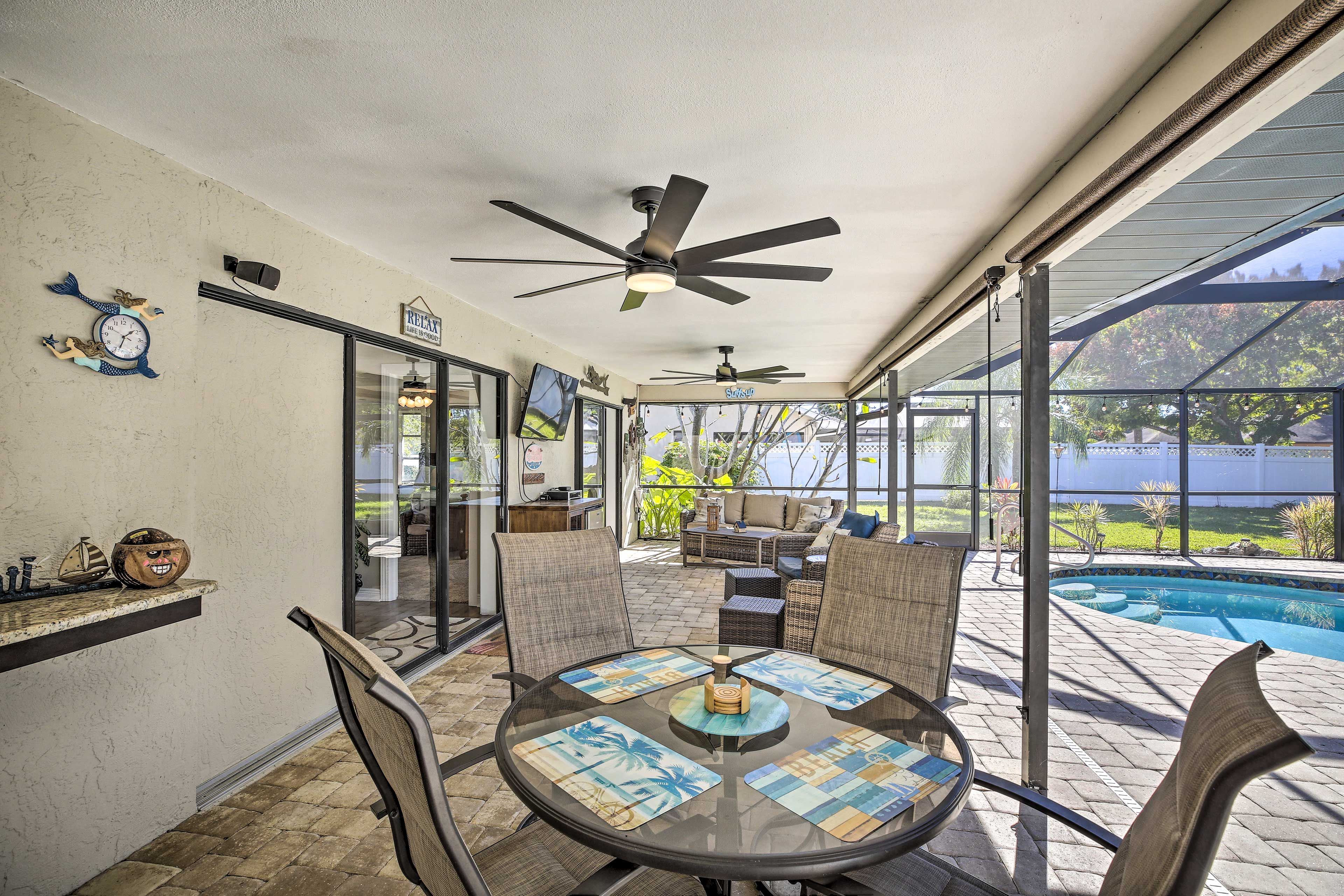 Furnished Lanai | Smart TV