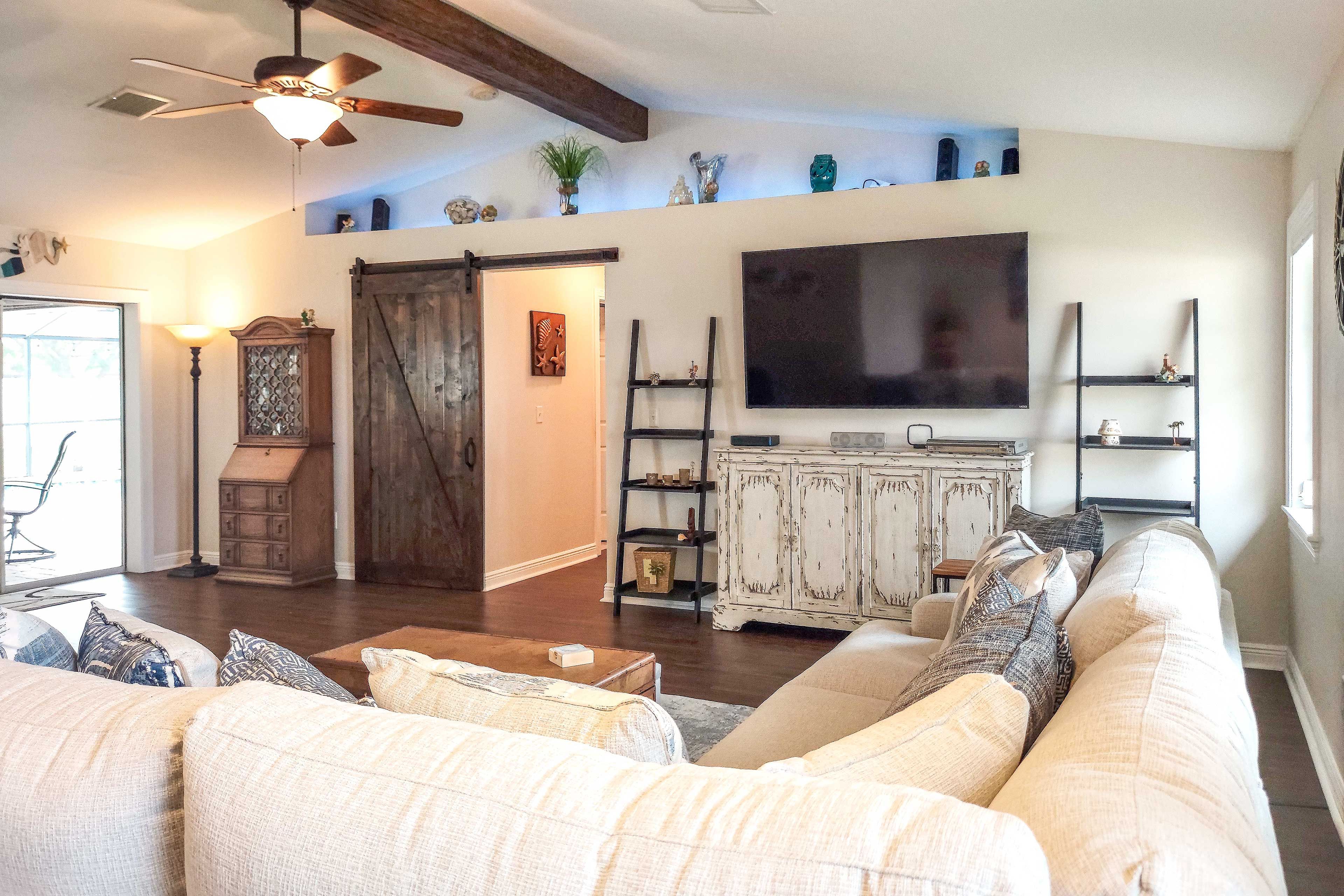 Living Room | Smart TV