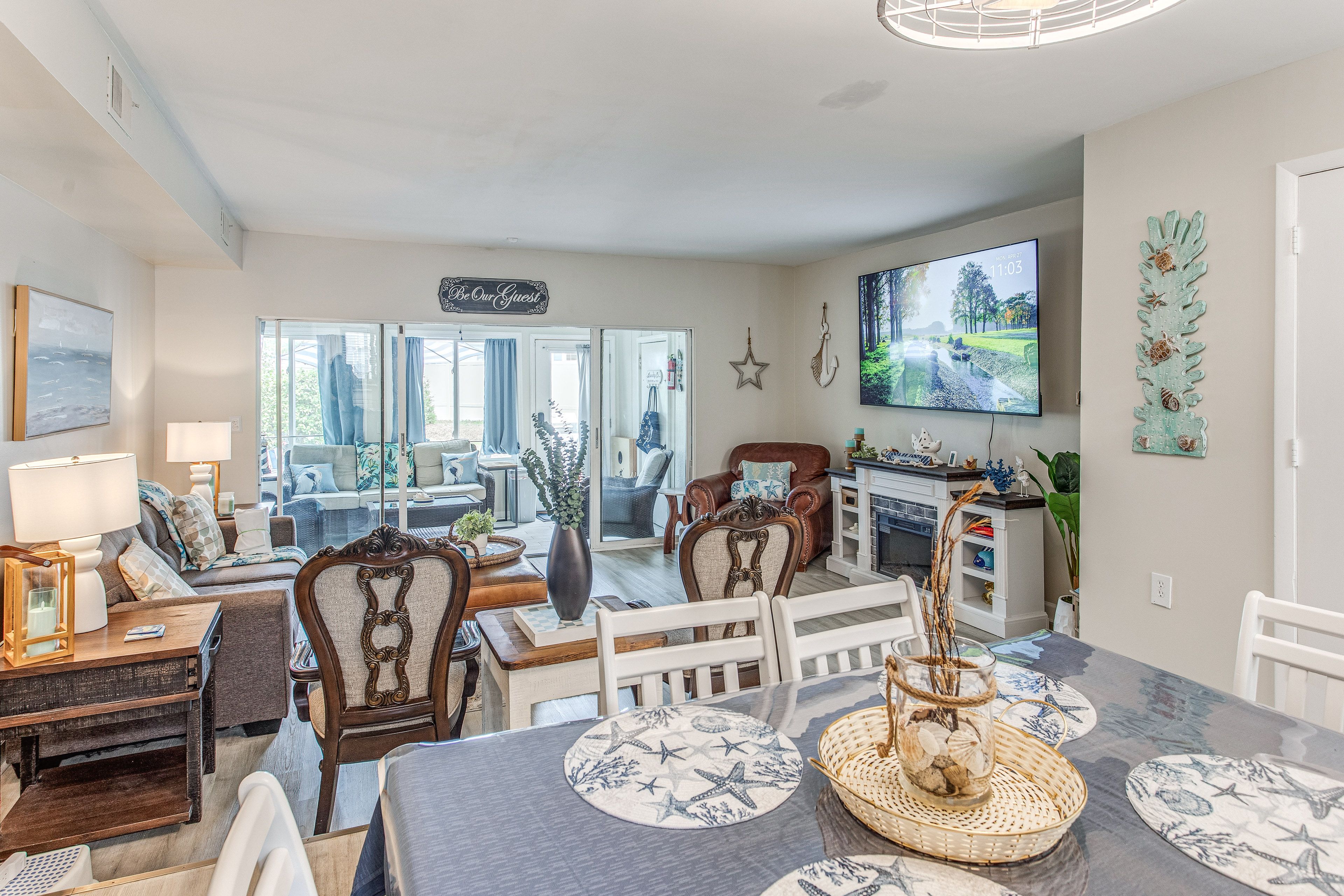 Dining Area | Dishware/Flatware Provided | 1st Floor
