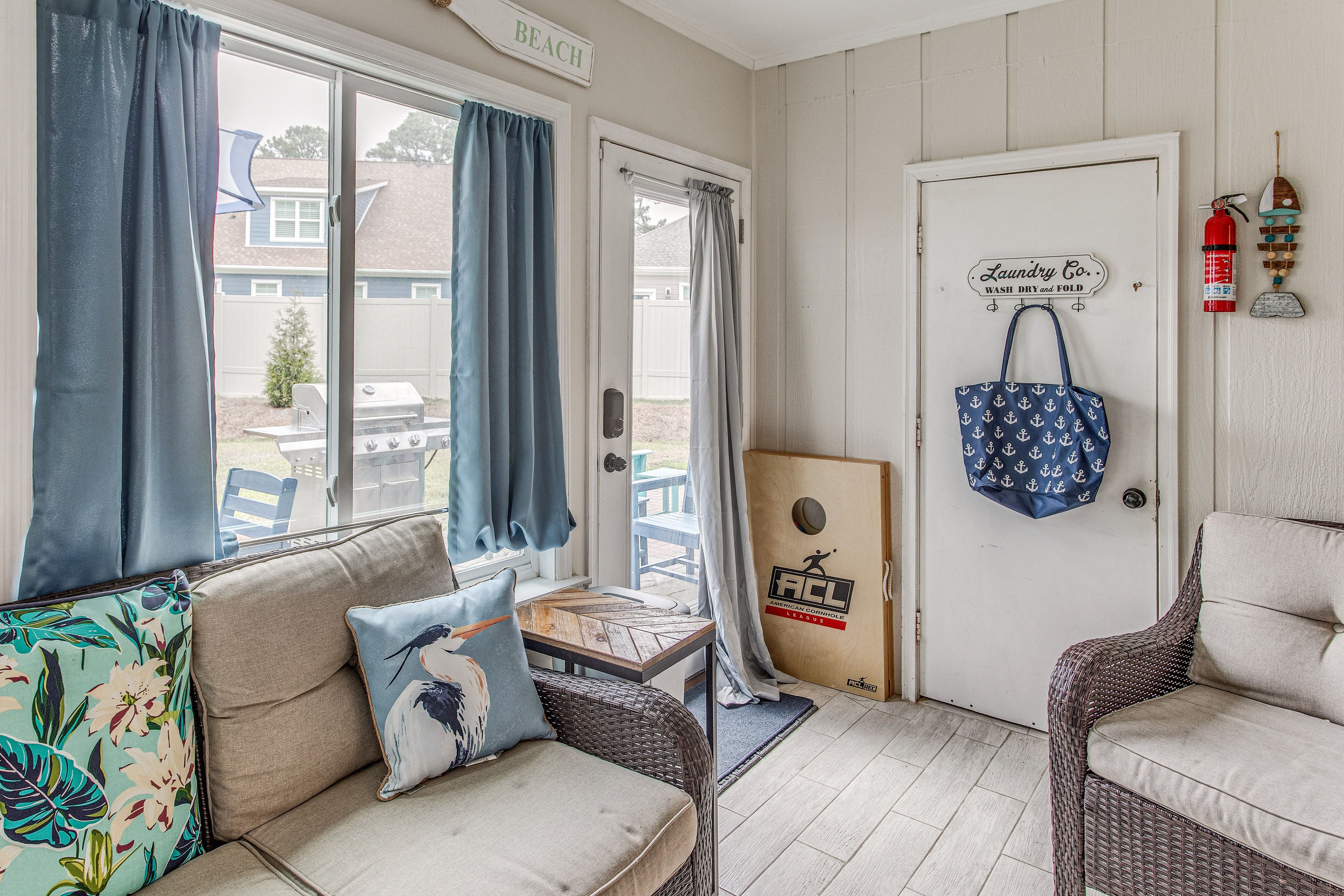 Sunroom | Smart TV | 1st Floor