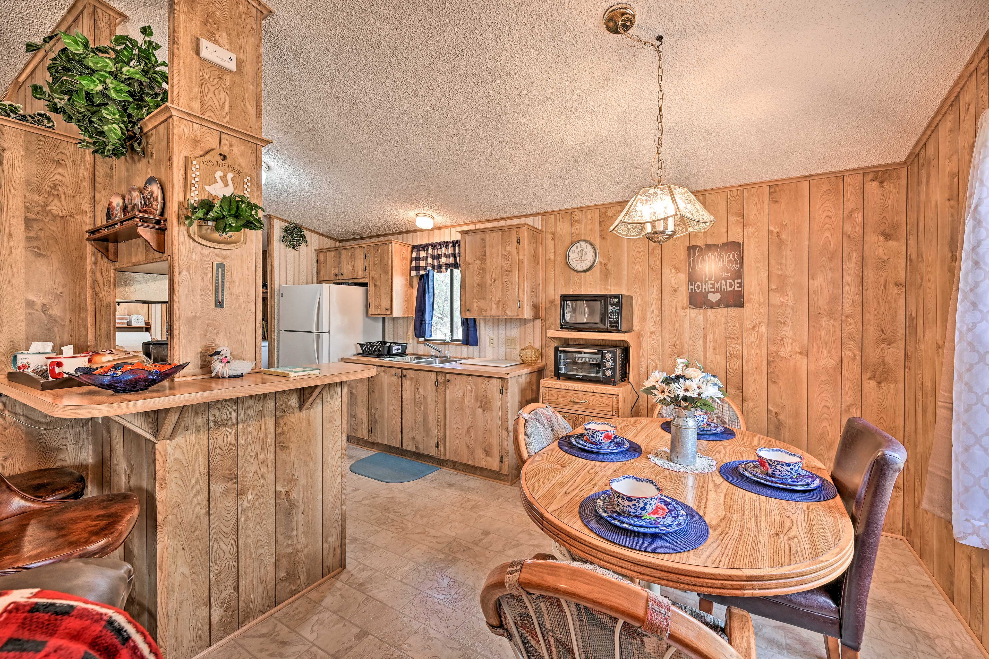 Dining Area | Dishware Provided