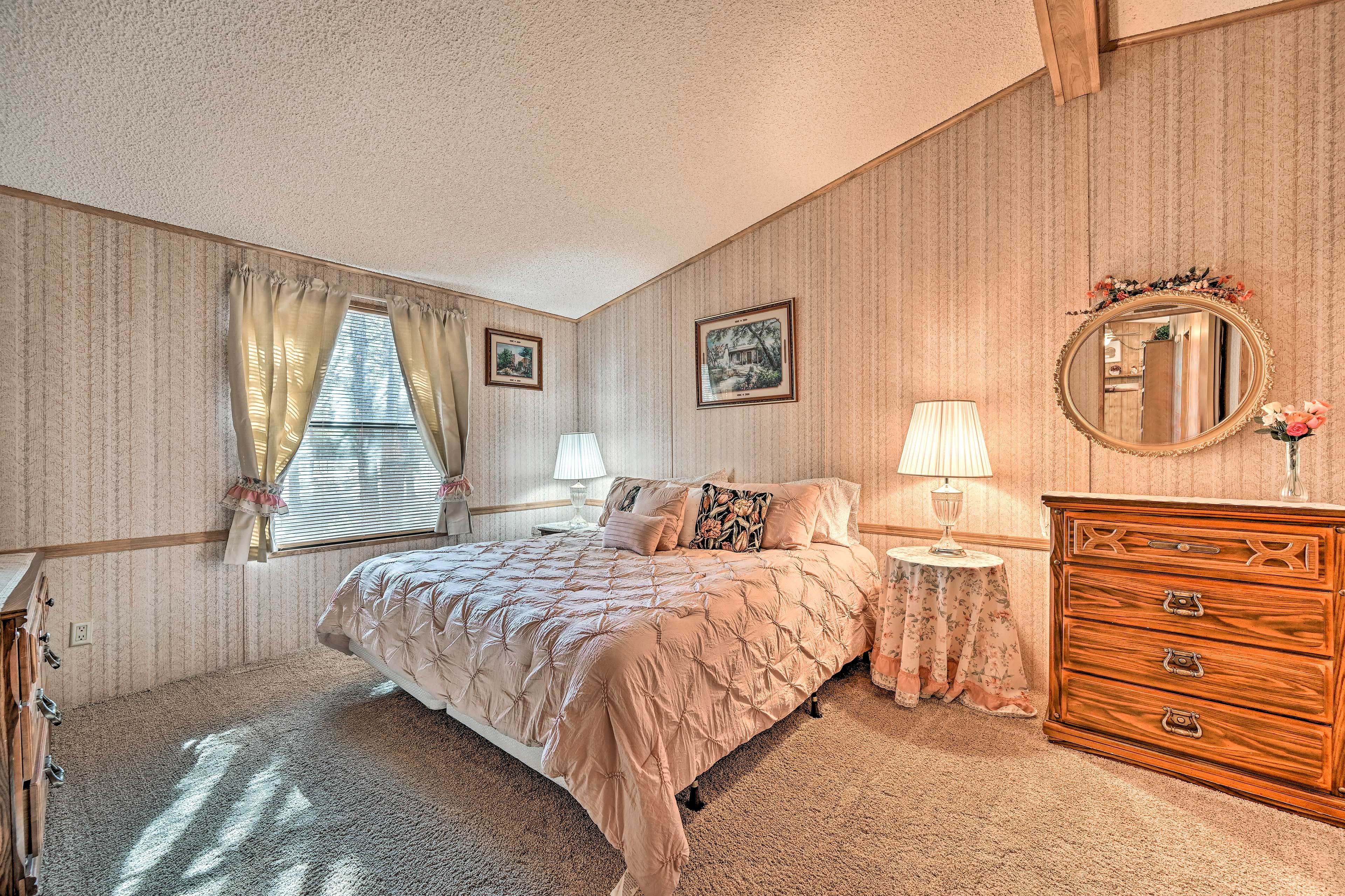 Bedroom 1 | King Bed