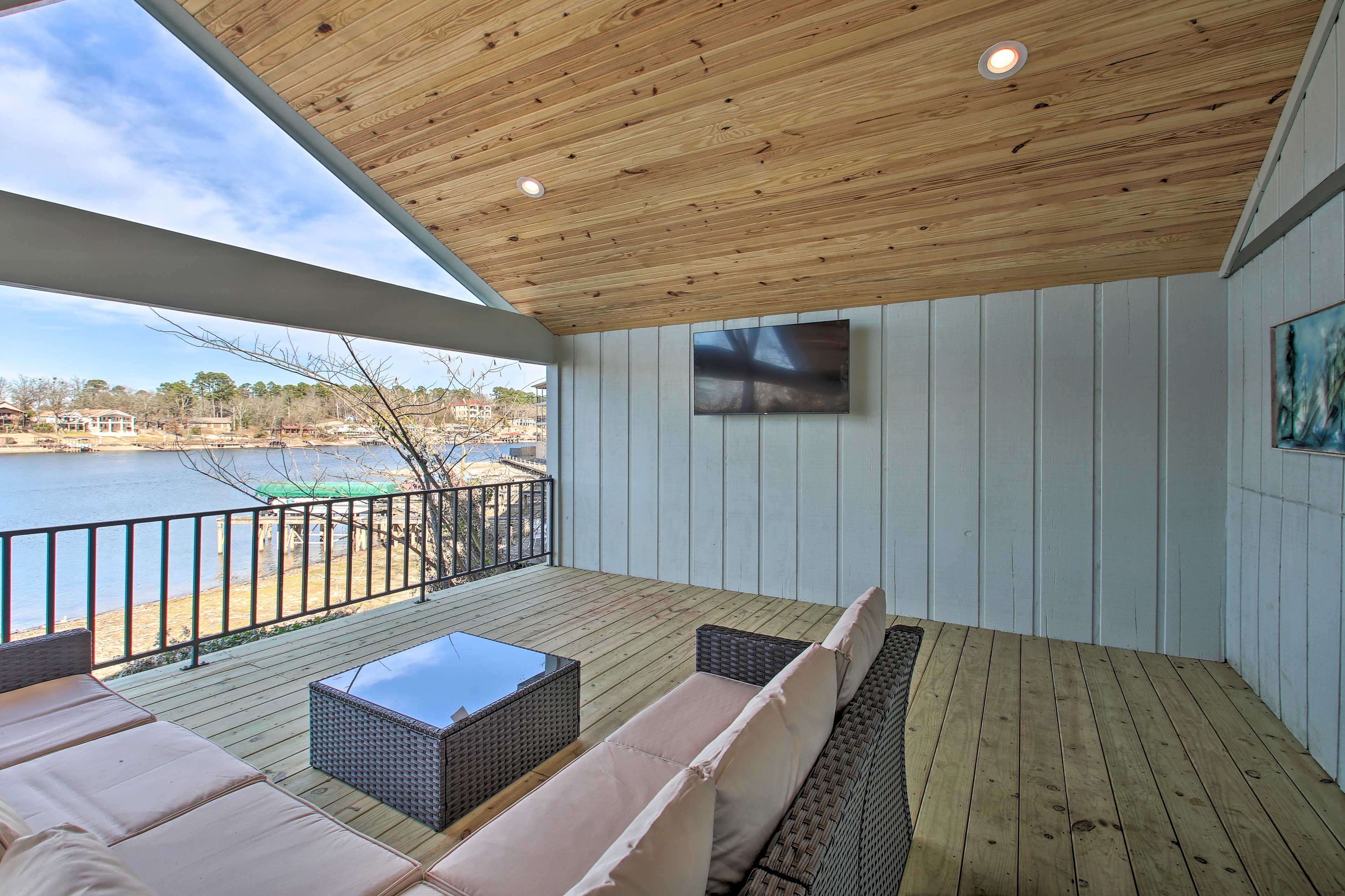 Deck | Charcoal Grill