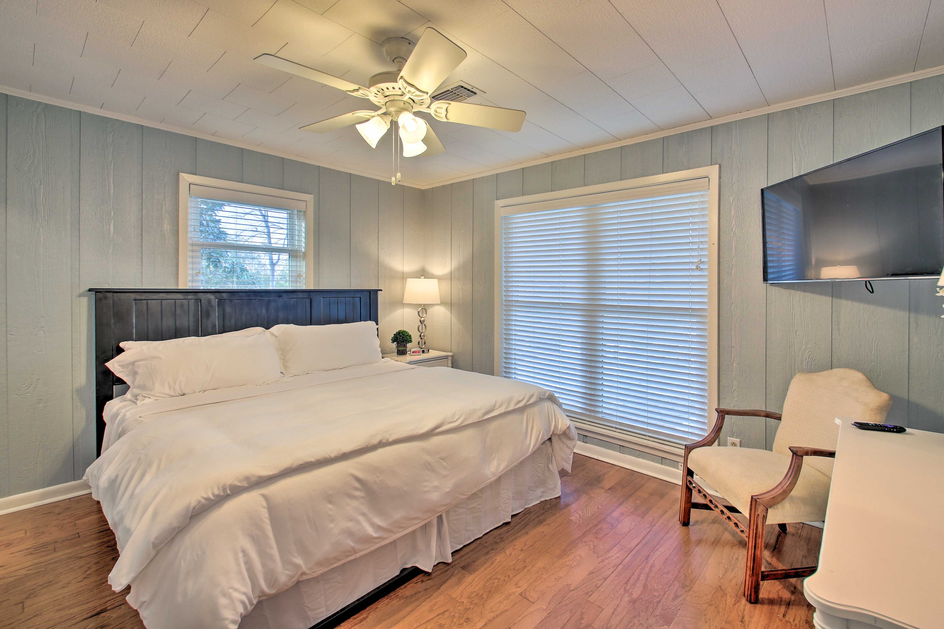 Bedroom 1 | King Bed