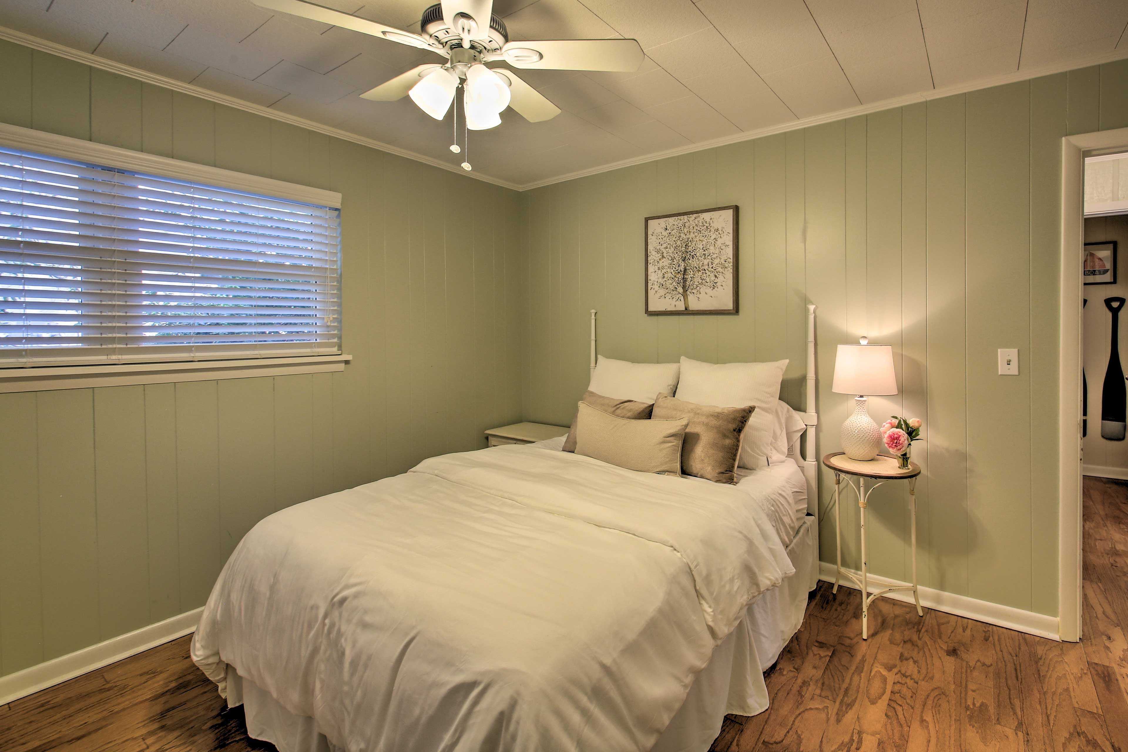 Bedroom 3 | Queen Bed
