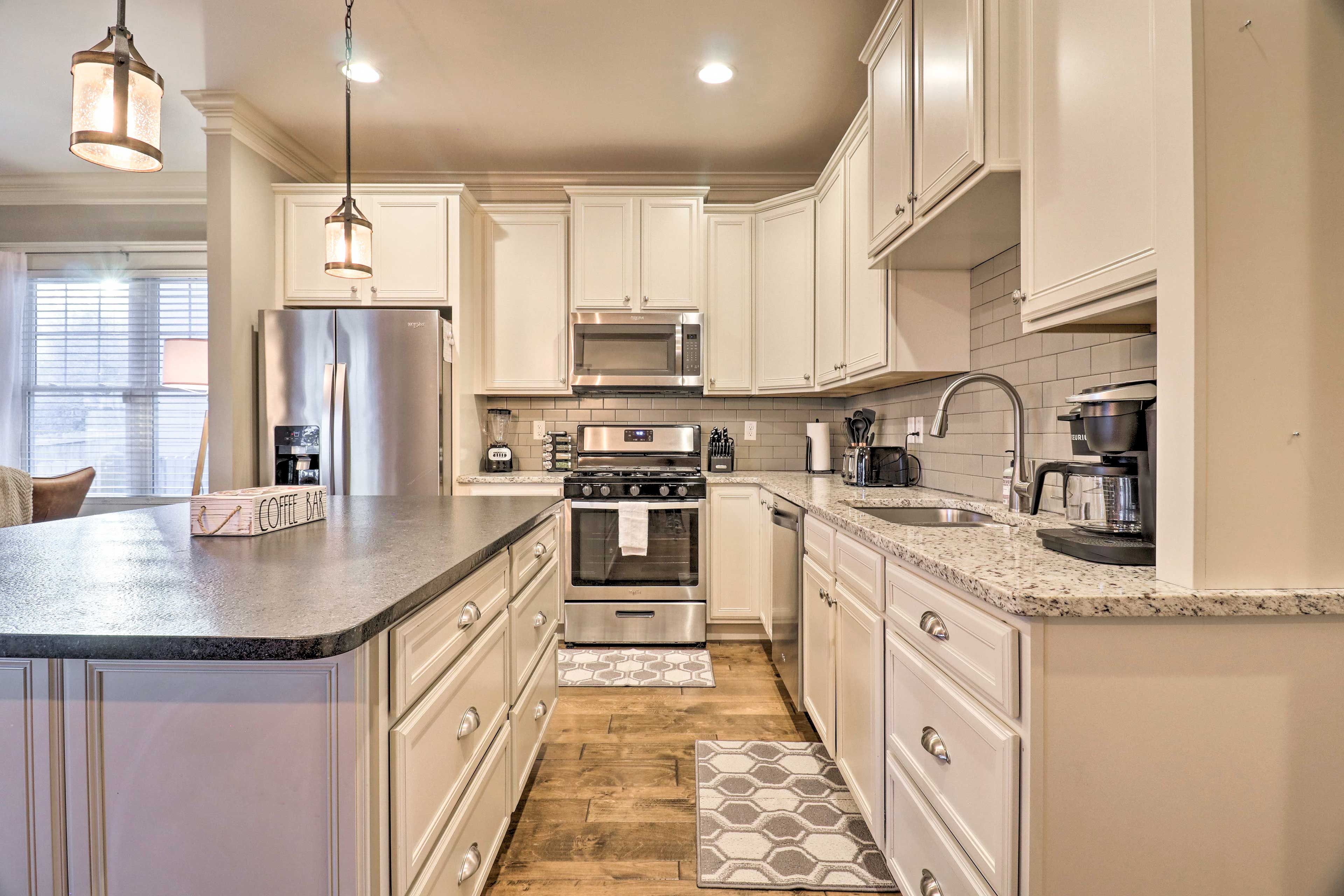 Kitchen | 2-in-1 Keurig & Drip Coffee Maker | Trash Bags | Paper Towels