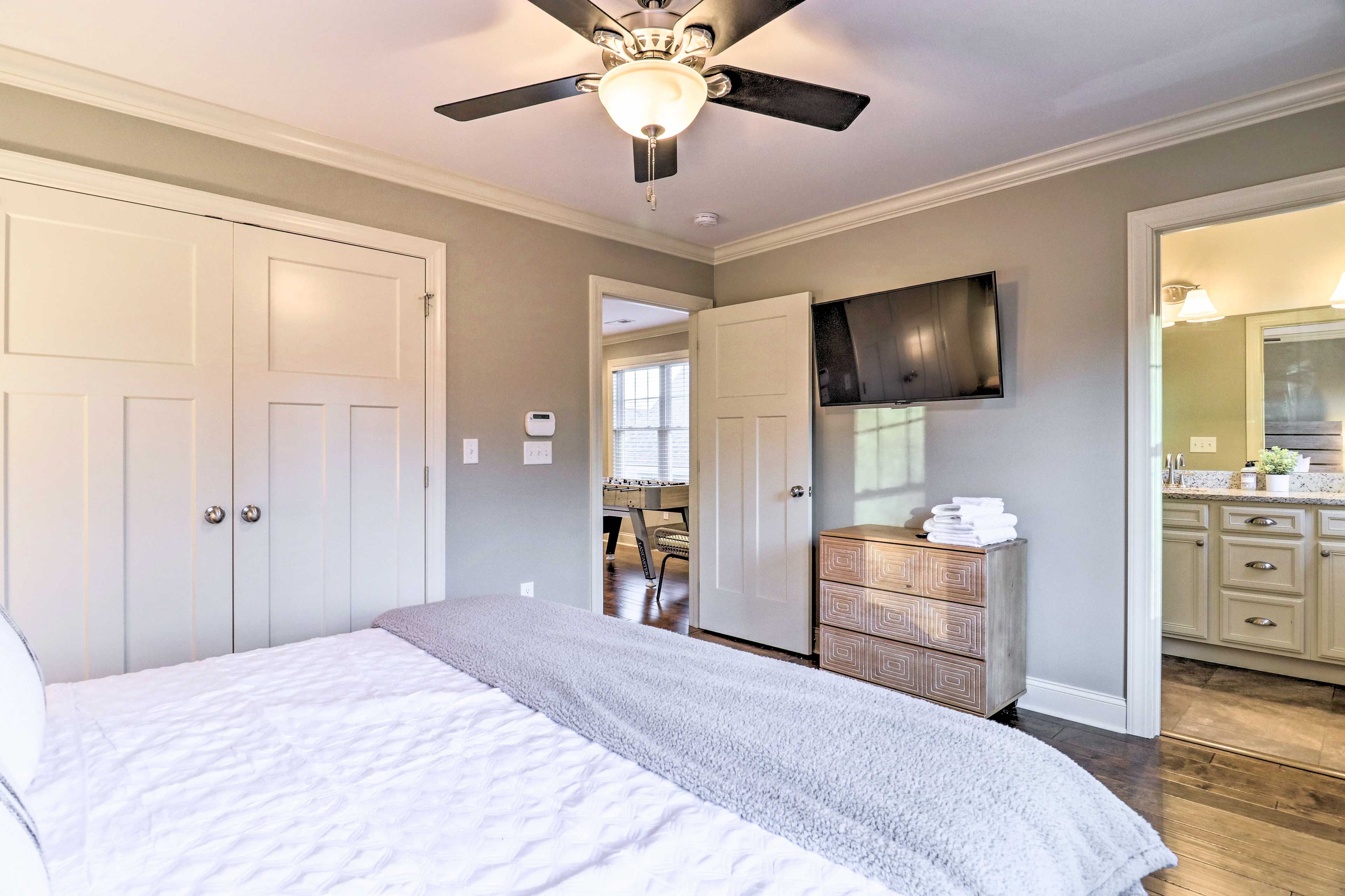 Bedroom 2 | 42-Inch Smart TV