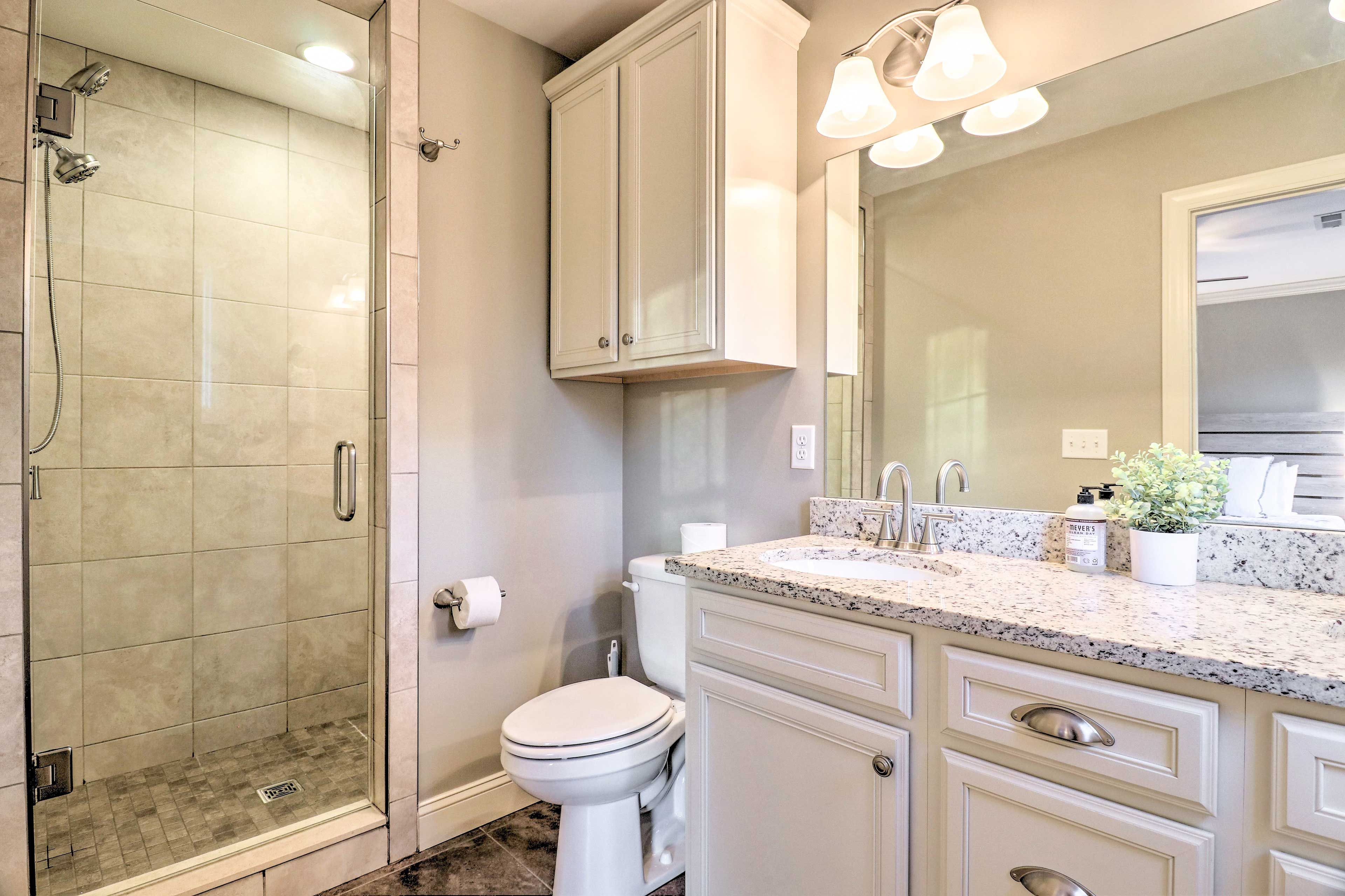 Full Bathroom | 2nd Floor