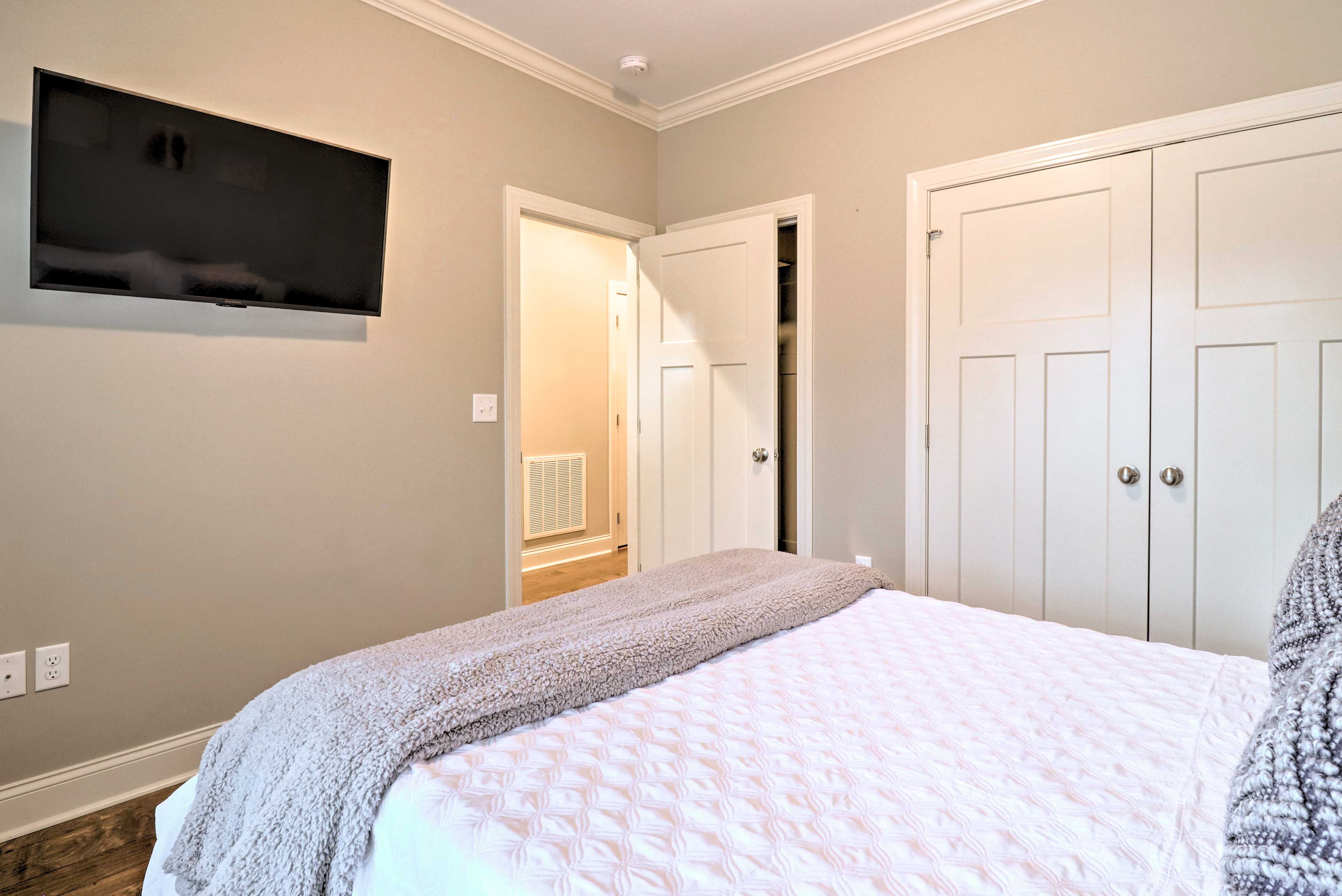 Bedroom 1 | En-Suite | 42-Inch Smart TV | Linens Provided