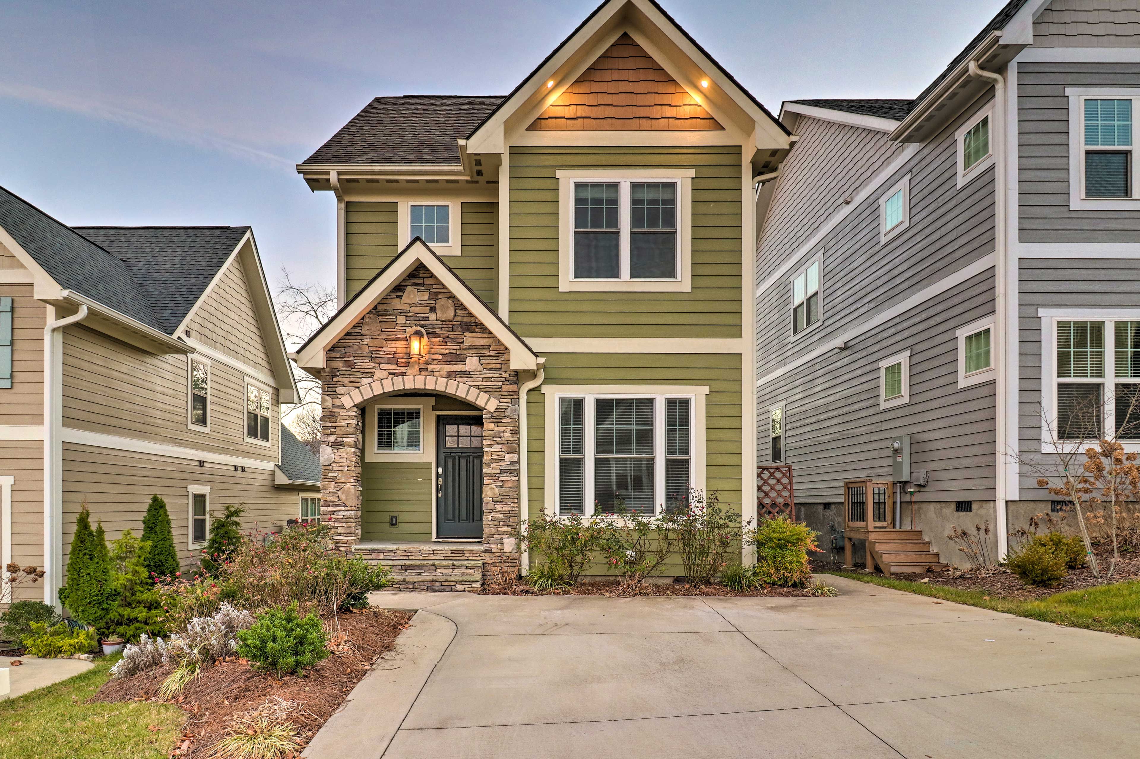 Property Exterior | Driveway Parking (2 Vehicles) | Free Street Parking
