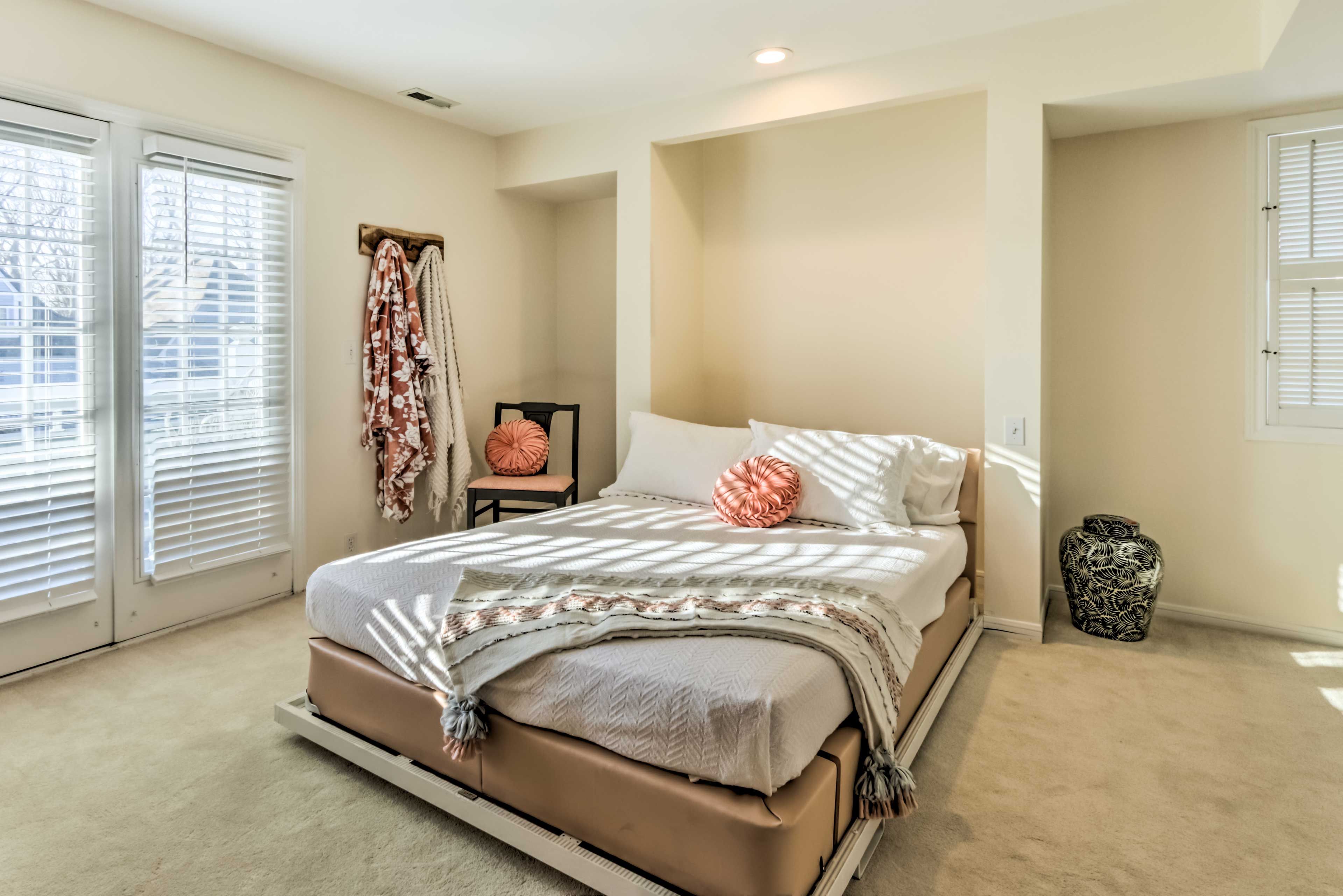 Living Room | 1st Floor | Queen Murphy Bed | Linens Provided