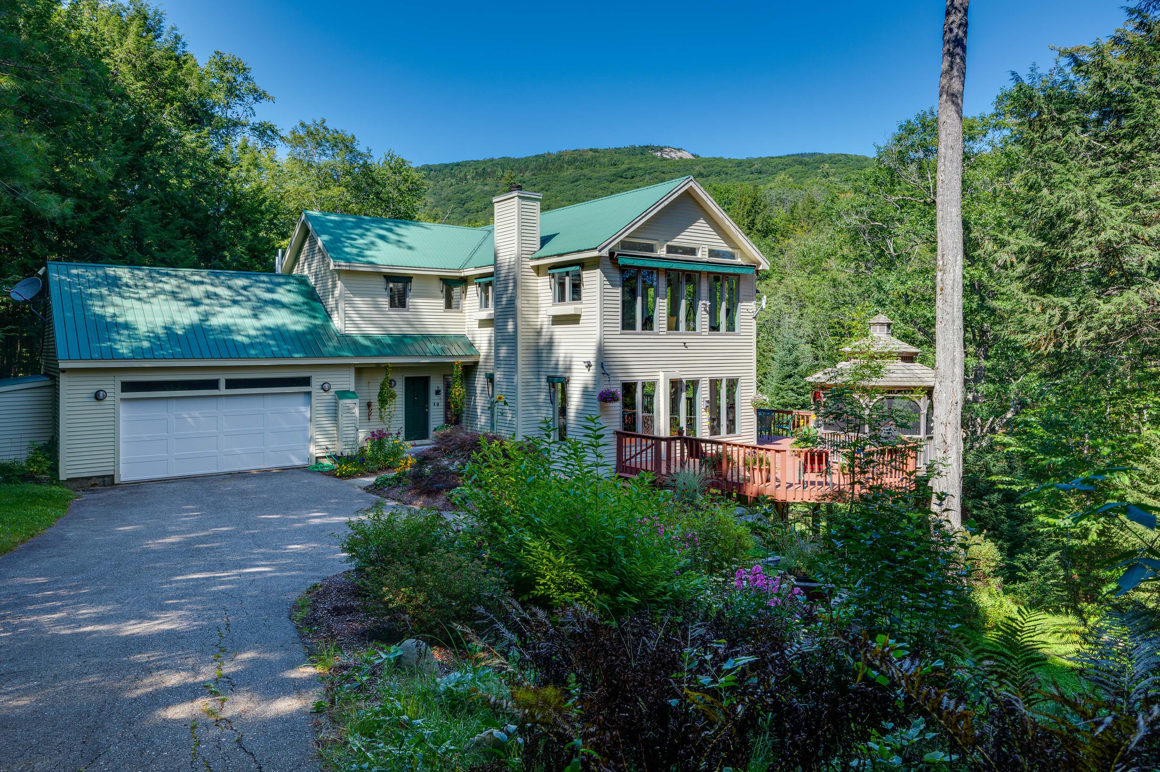 Parking | Driveway (4 Vehicles)