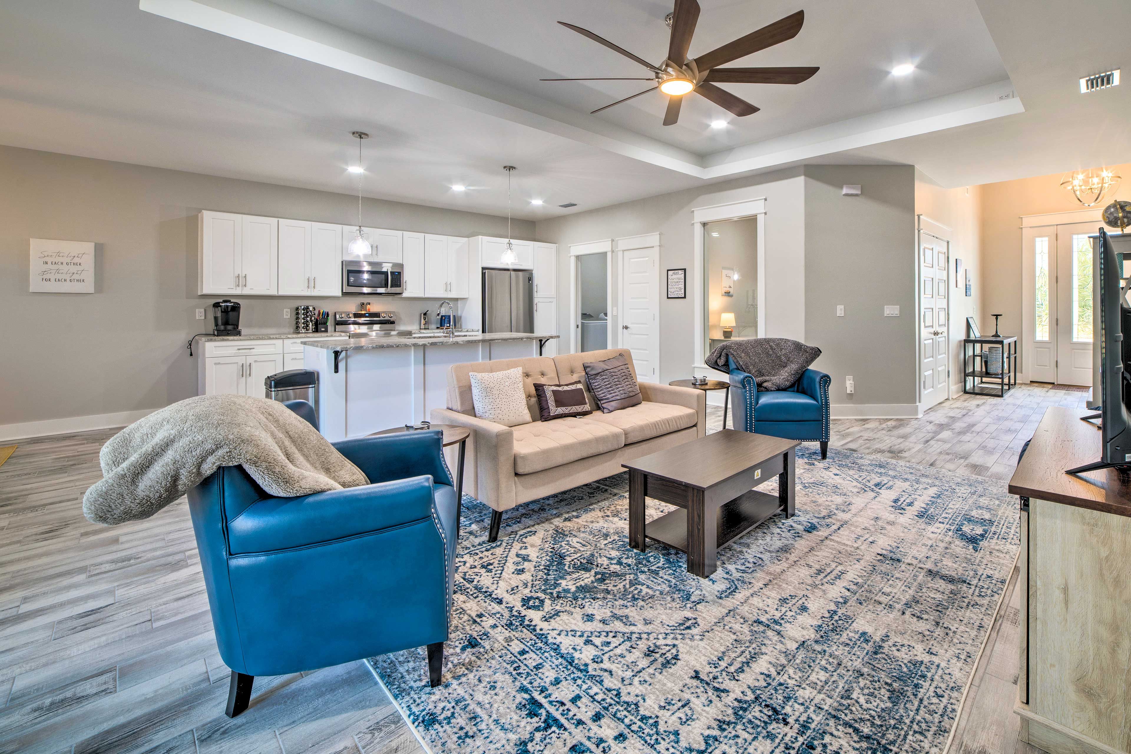 Living Room | Smart TV | Central A/C & Heat
