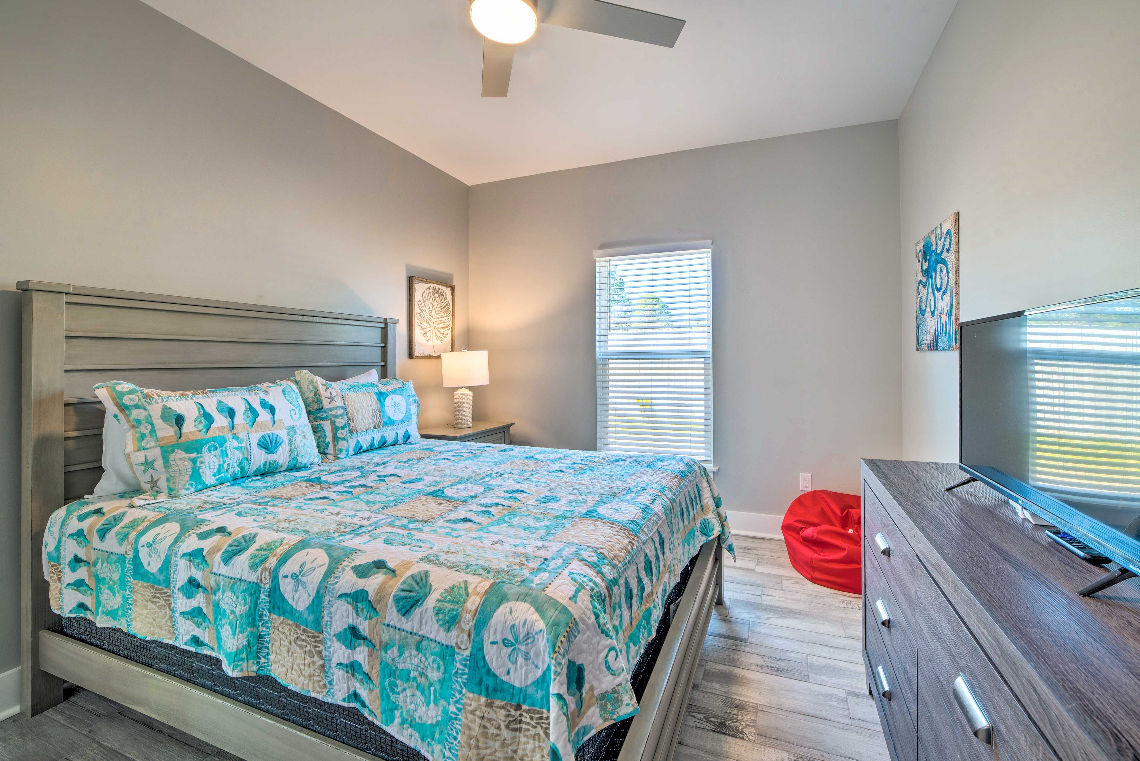 Bedroom 2 | Queen Bed