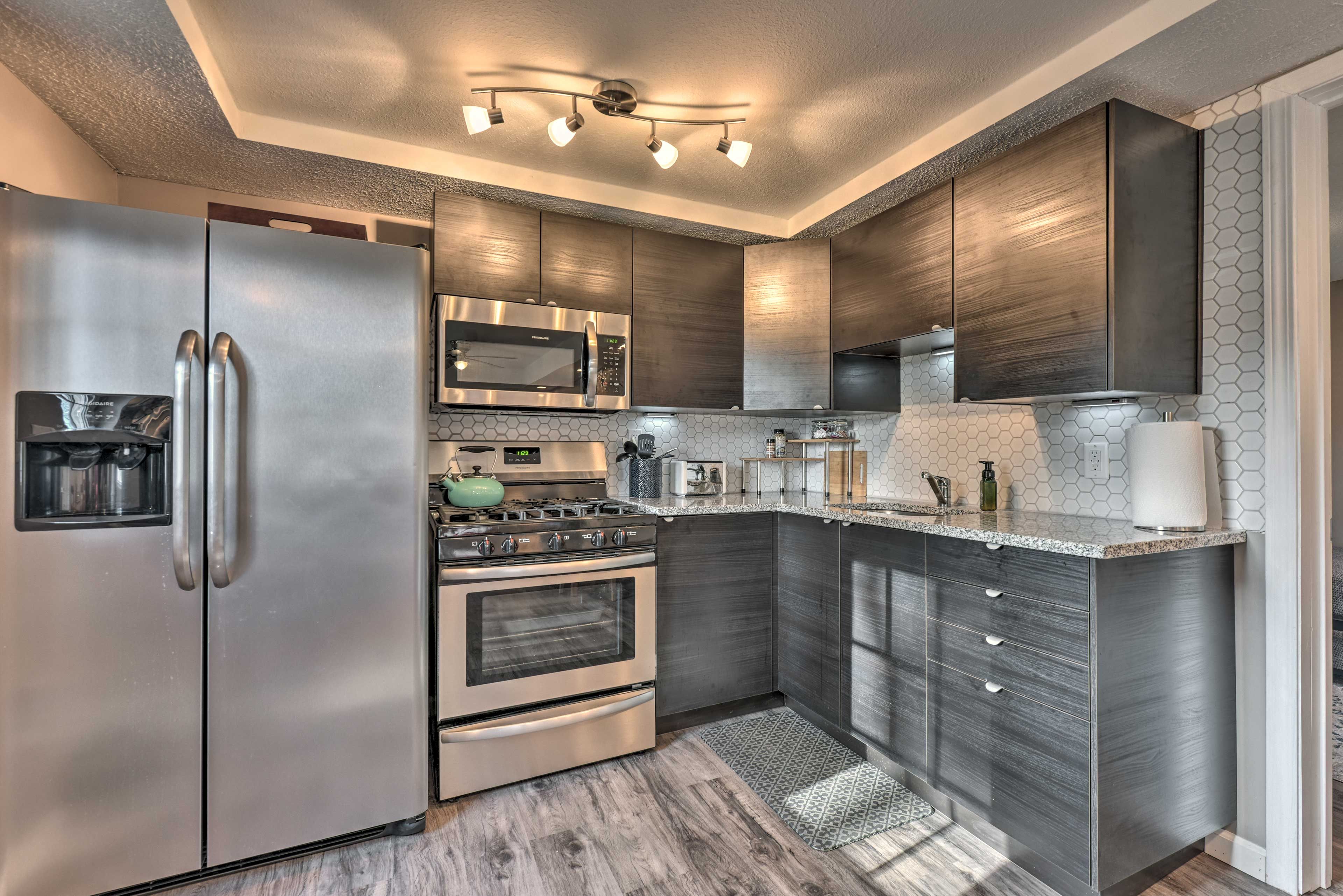 Kitchen | Well-Equipped w/ Cooking Basics
