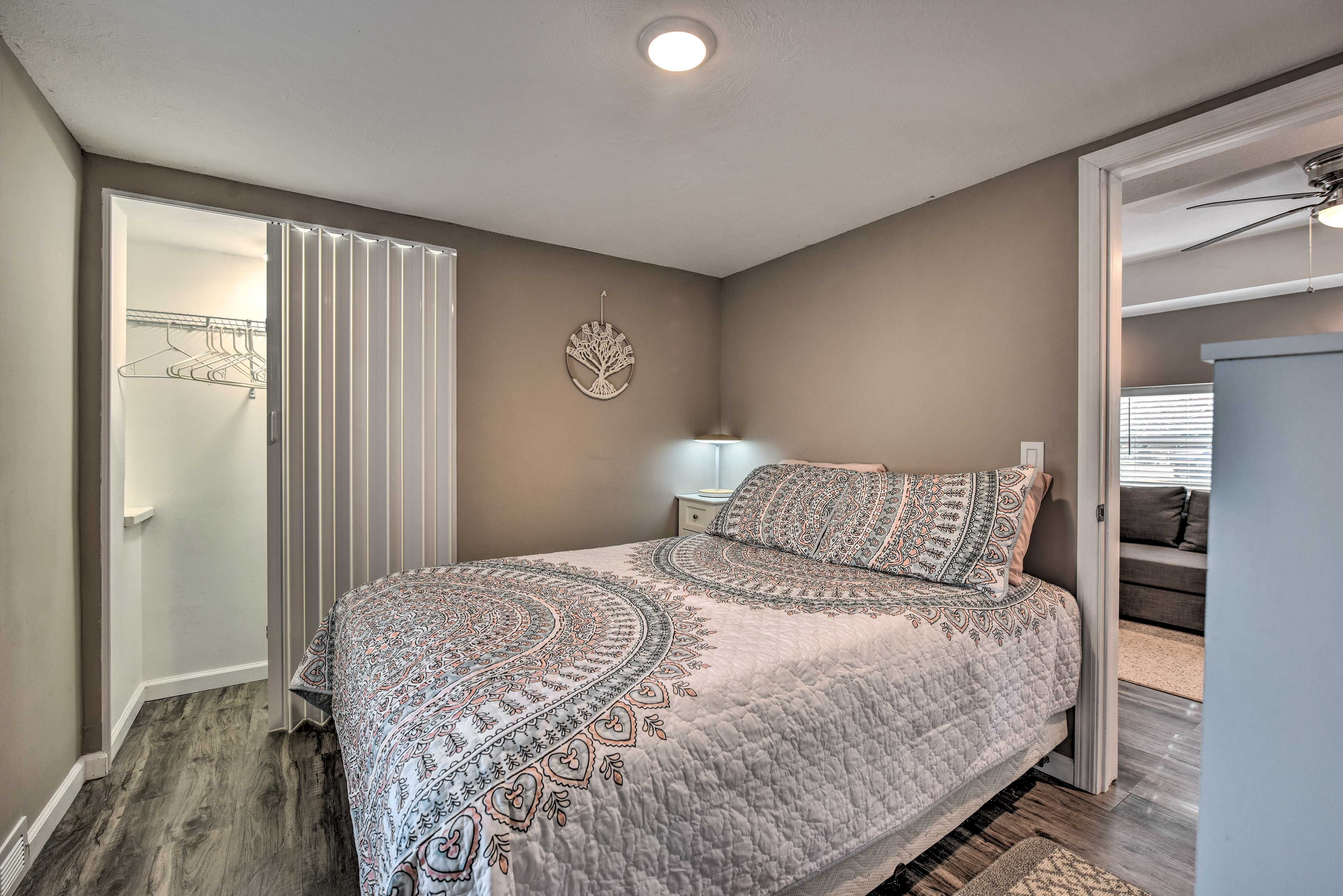 Bedroom 1 | Queen Bed