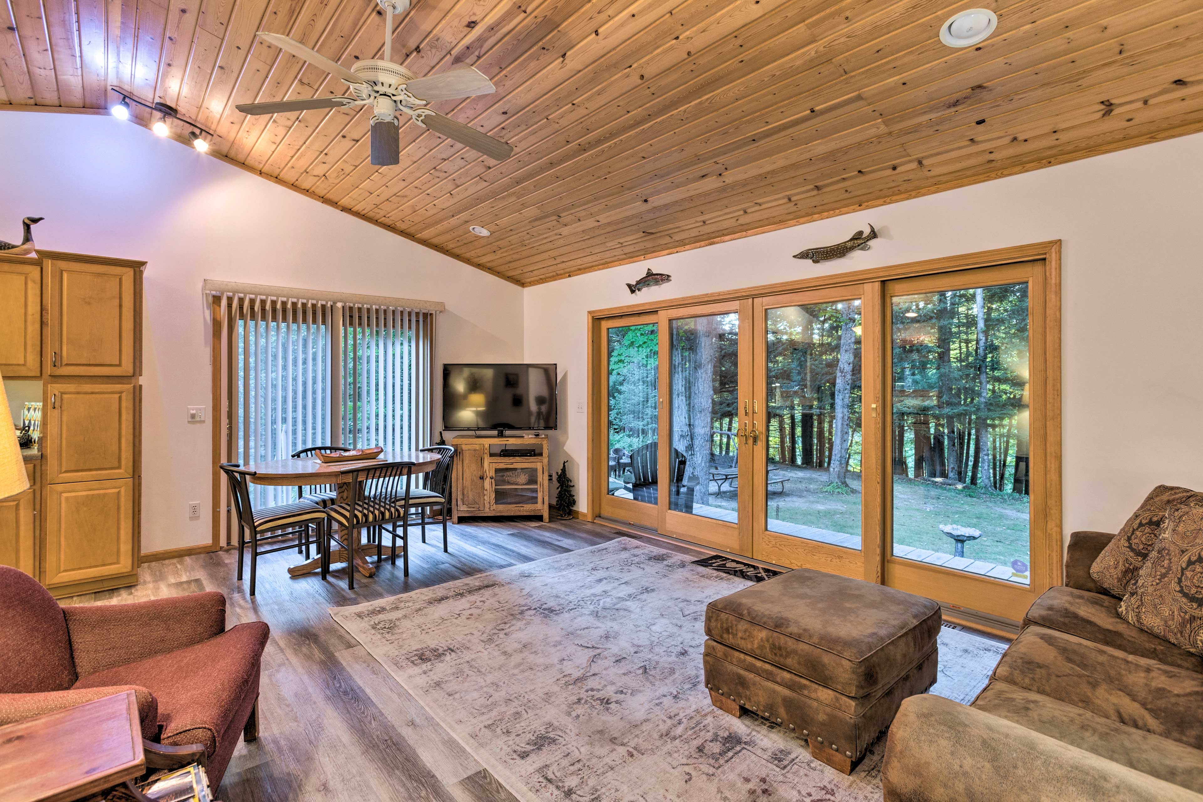 Thompsonville Vacation Rental | 2BR | 1.5BA | 900 Sq Ft | Stairs Required