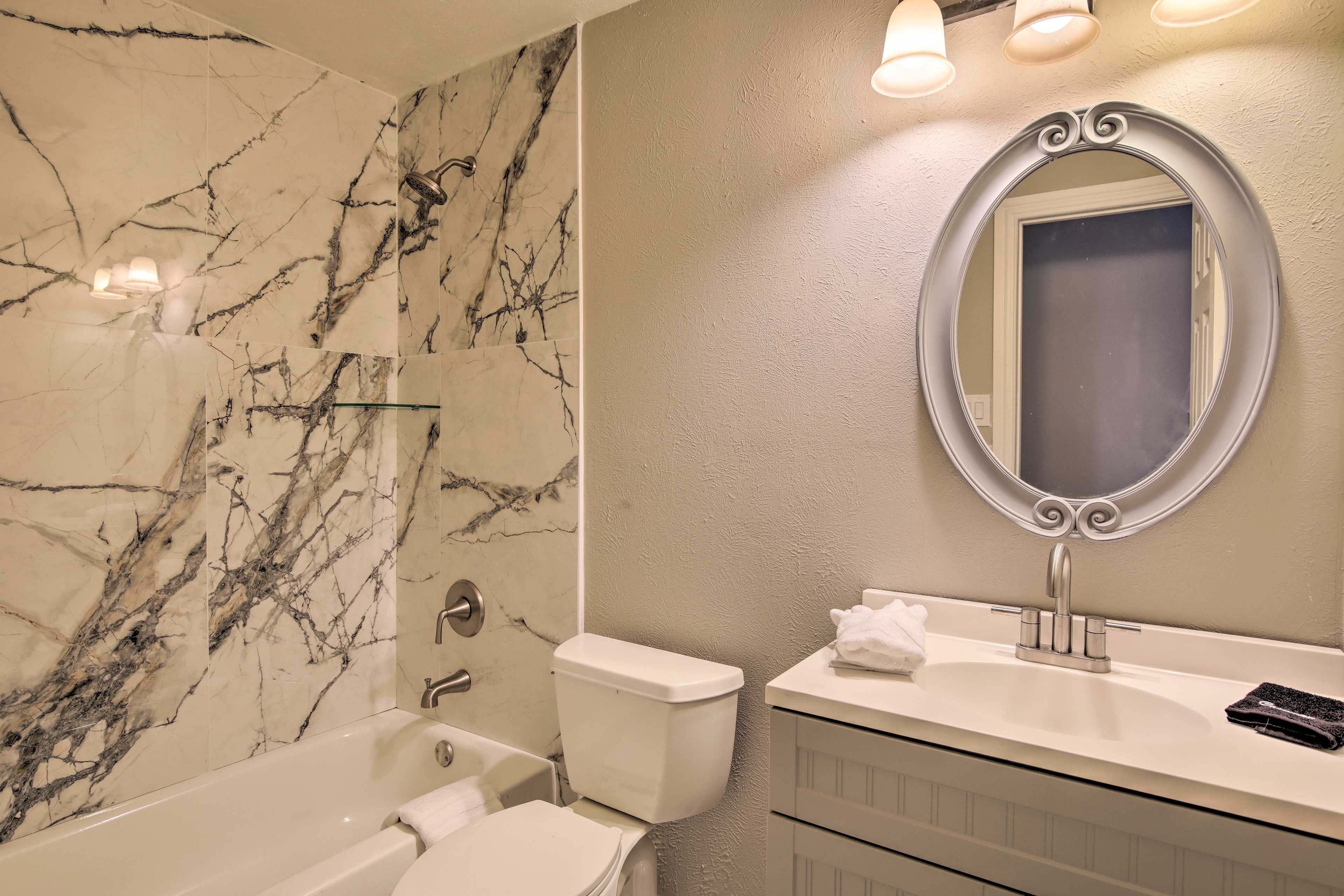 Full Bathroom | Towels & Pool Towels Provided | Complimentary Toiletries