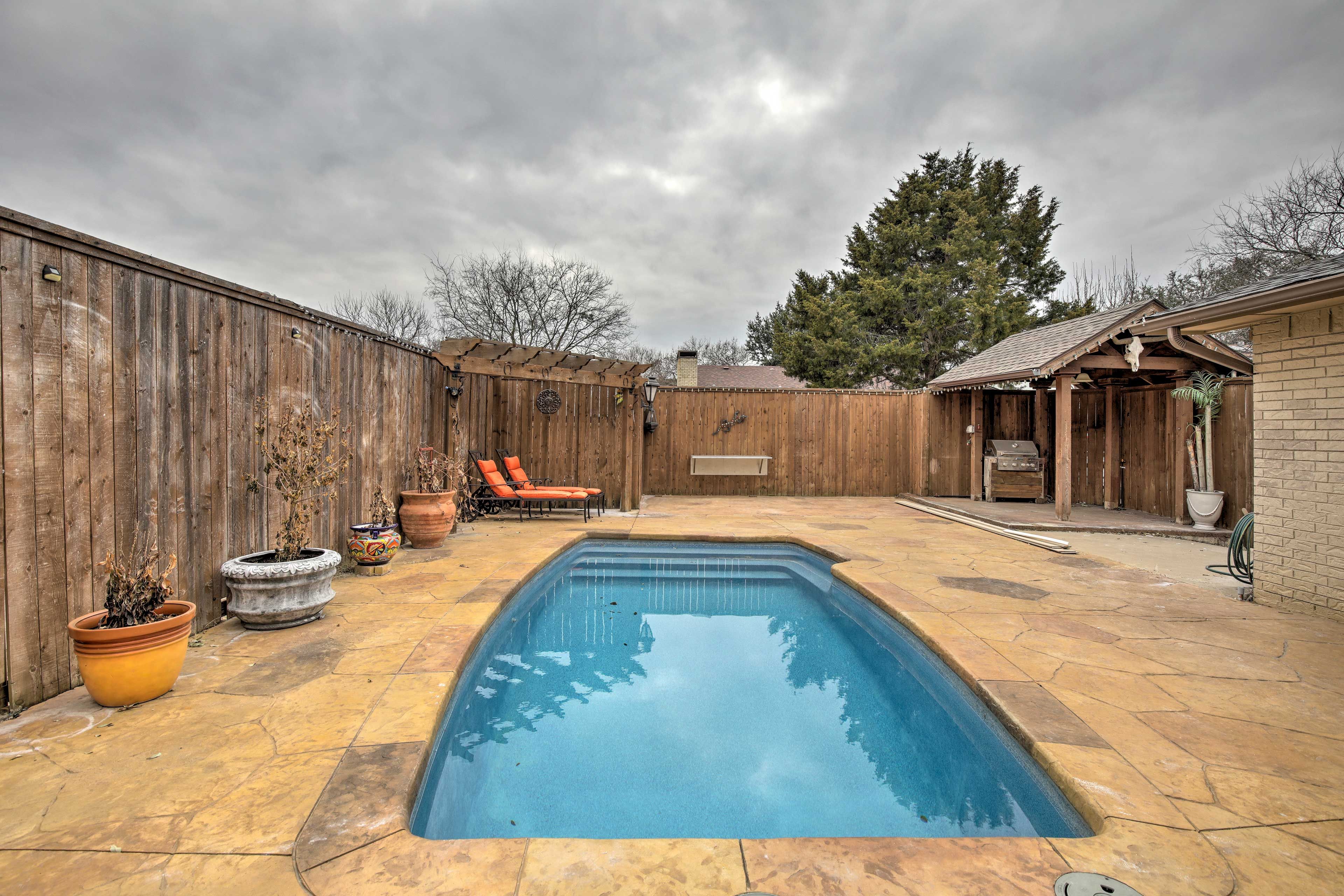 Garland Vacation Rental | 5BR | 3BA | 2,652 Sq Ft | 2 Steps Required to Access